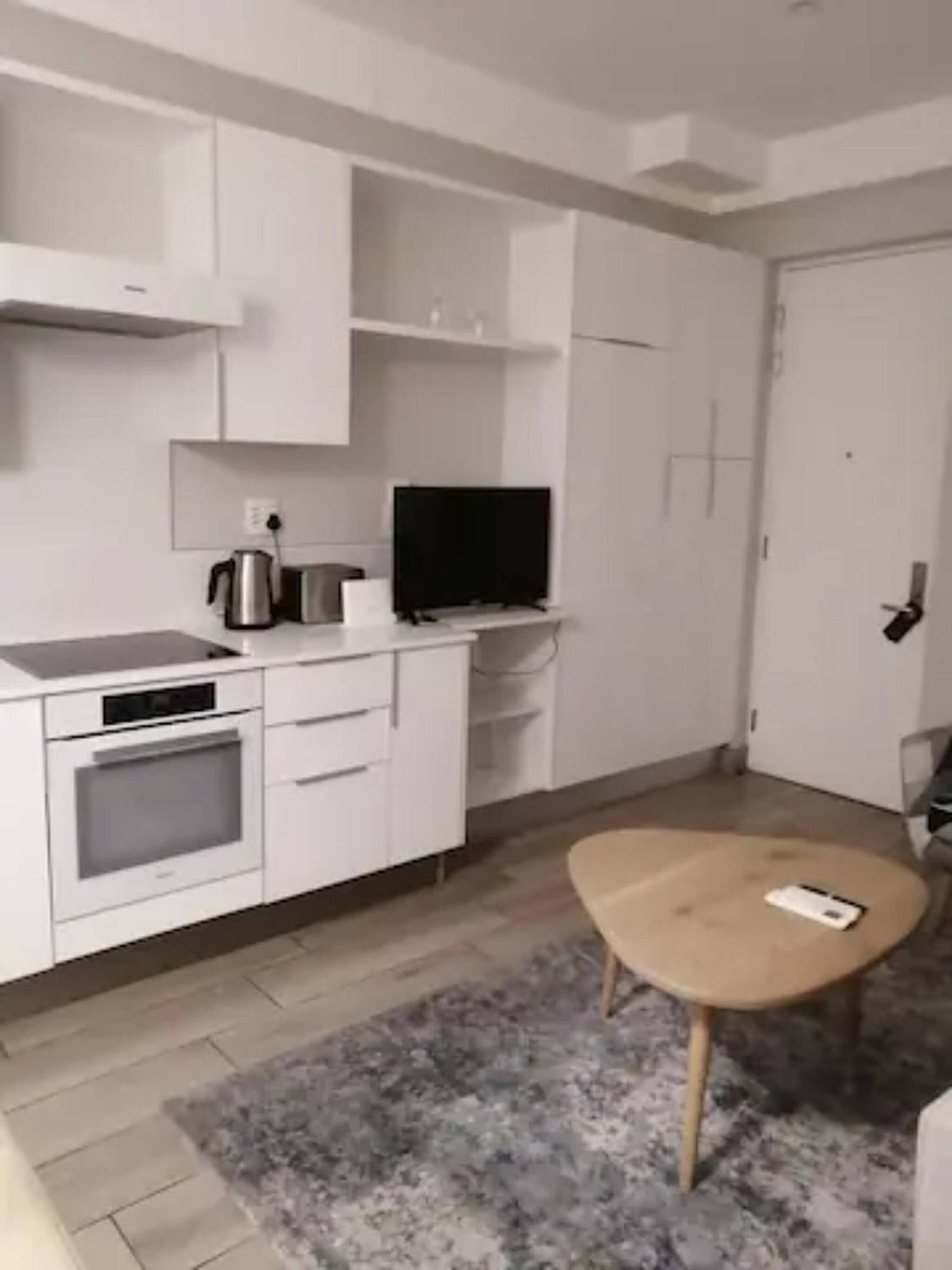 Luxuryself Catering 1 Bed Apart