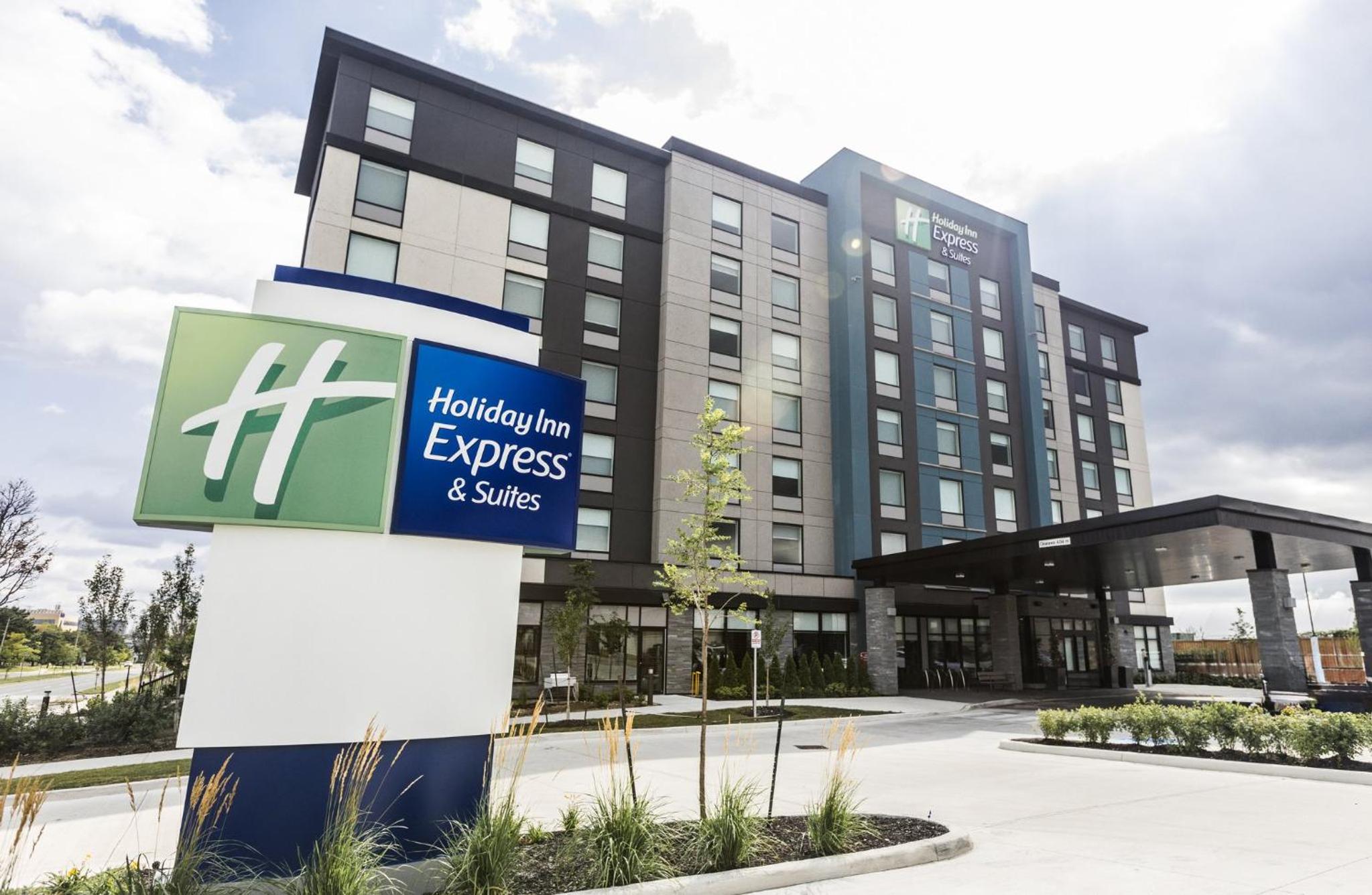 Hotel Holiday Inn Express & Suites - Toronto Airport South, an IHG Hotel - Image 1