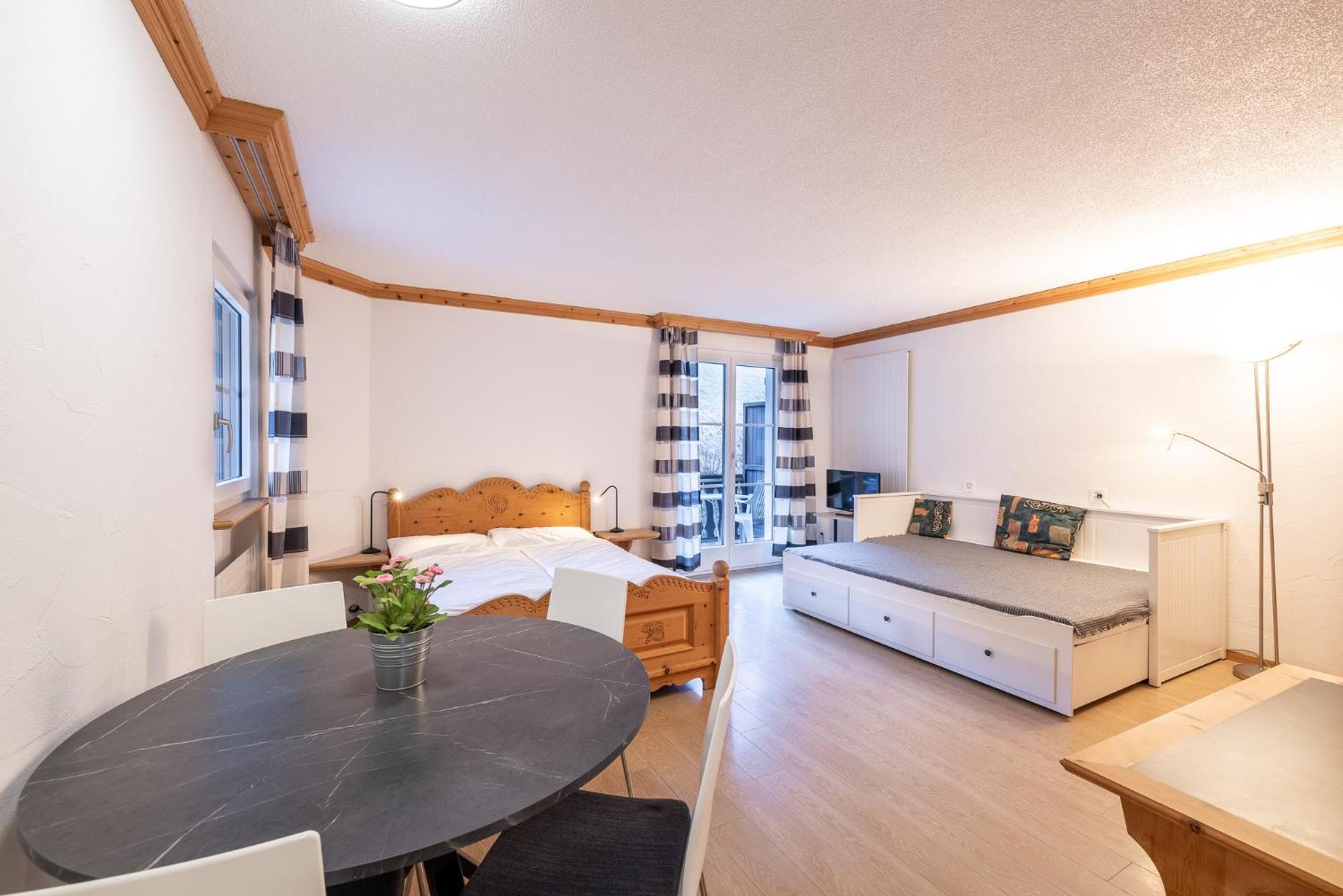 2203 Modernes Studio mit Balkon