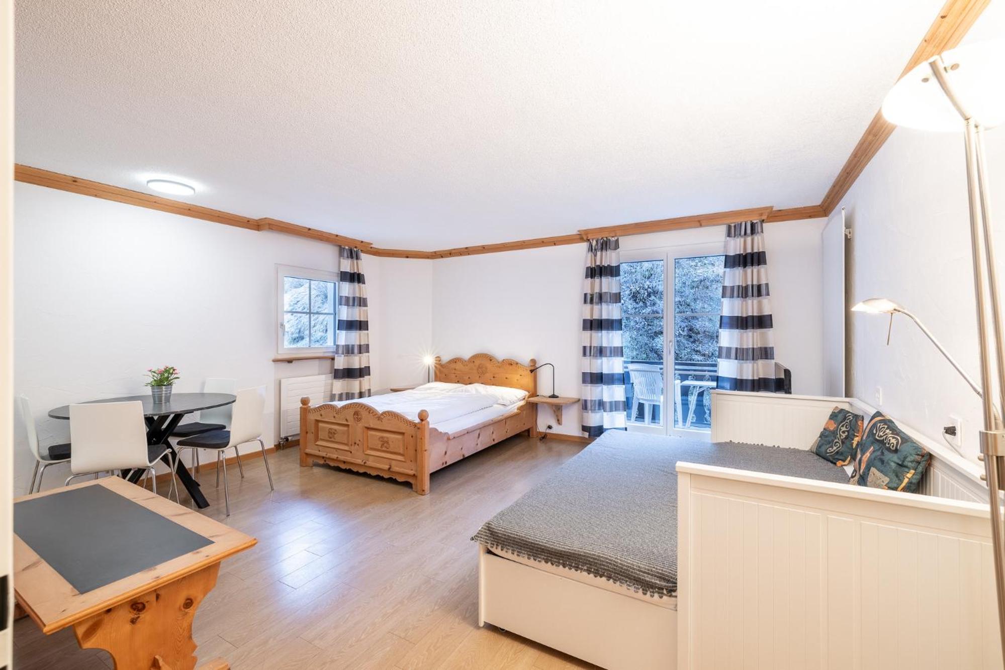 2203 Modernes Studio mit Balkon