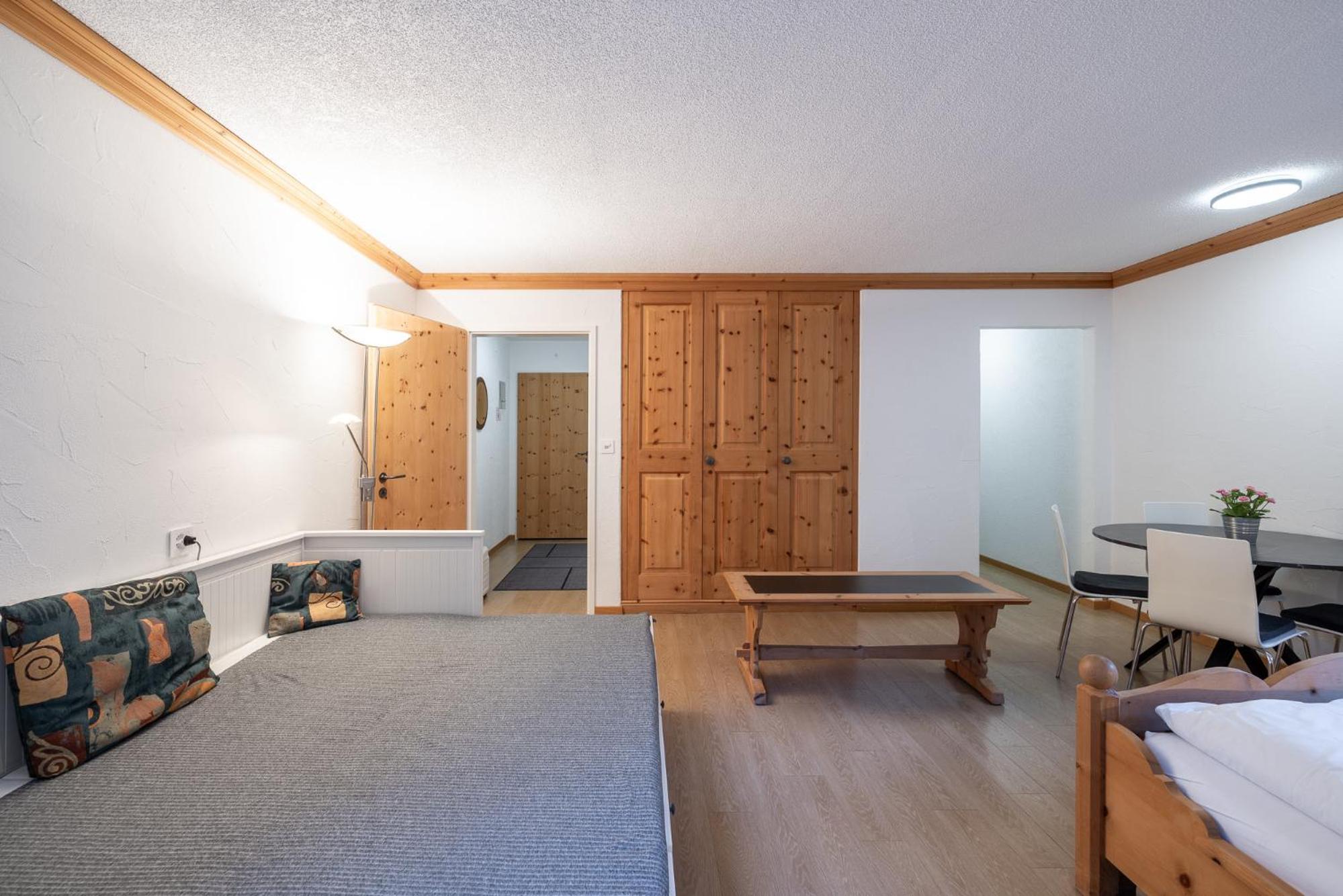 2203 Modernes Studio mit Balkon