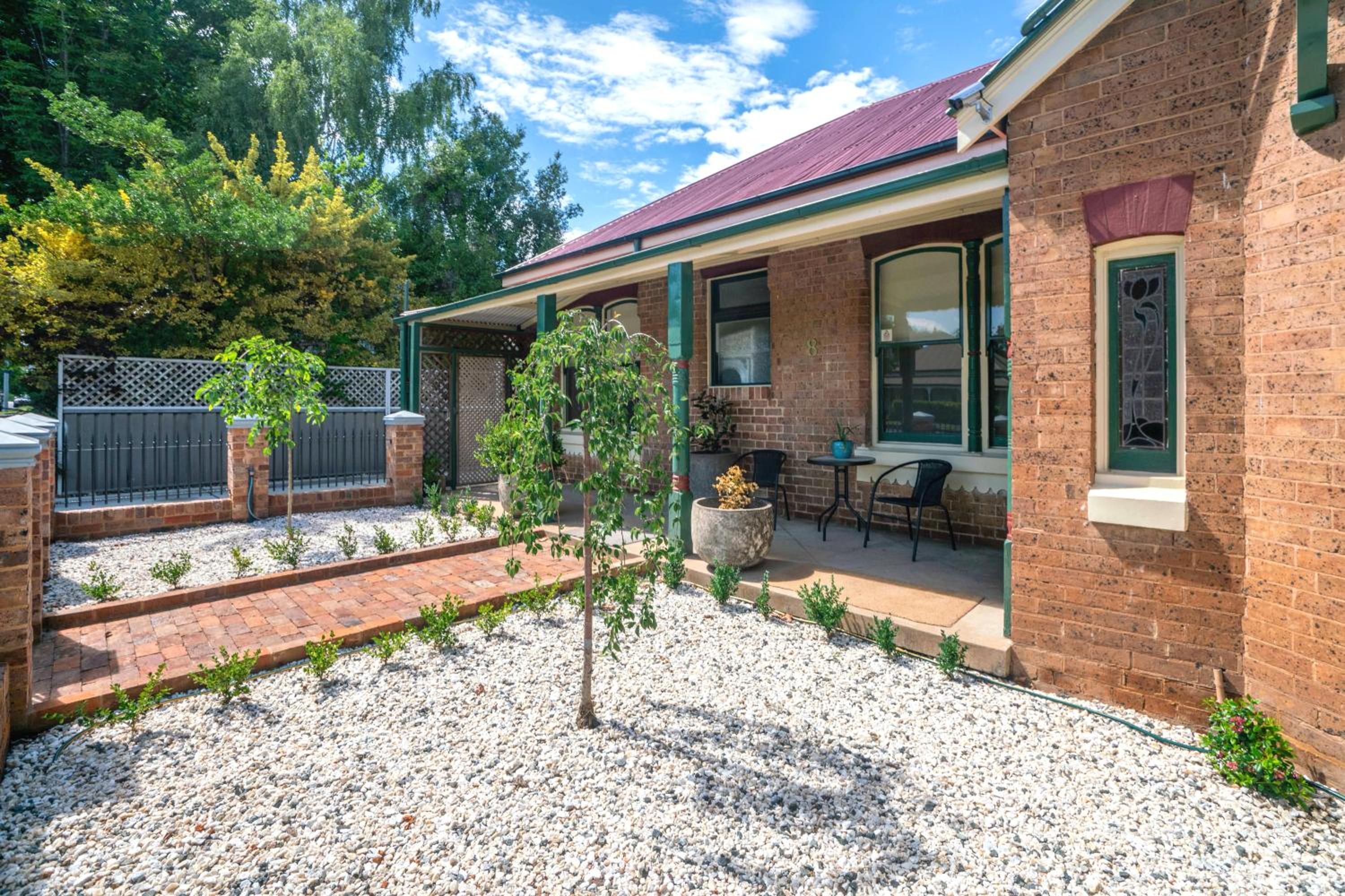 King & Queen Bed - Apartment on Summer Near Cook Park - CBD