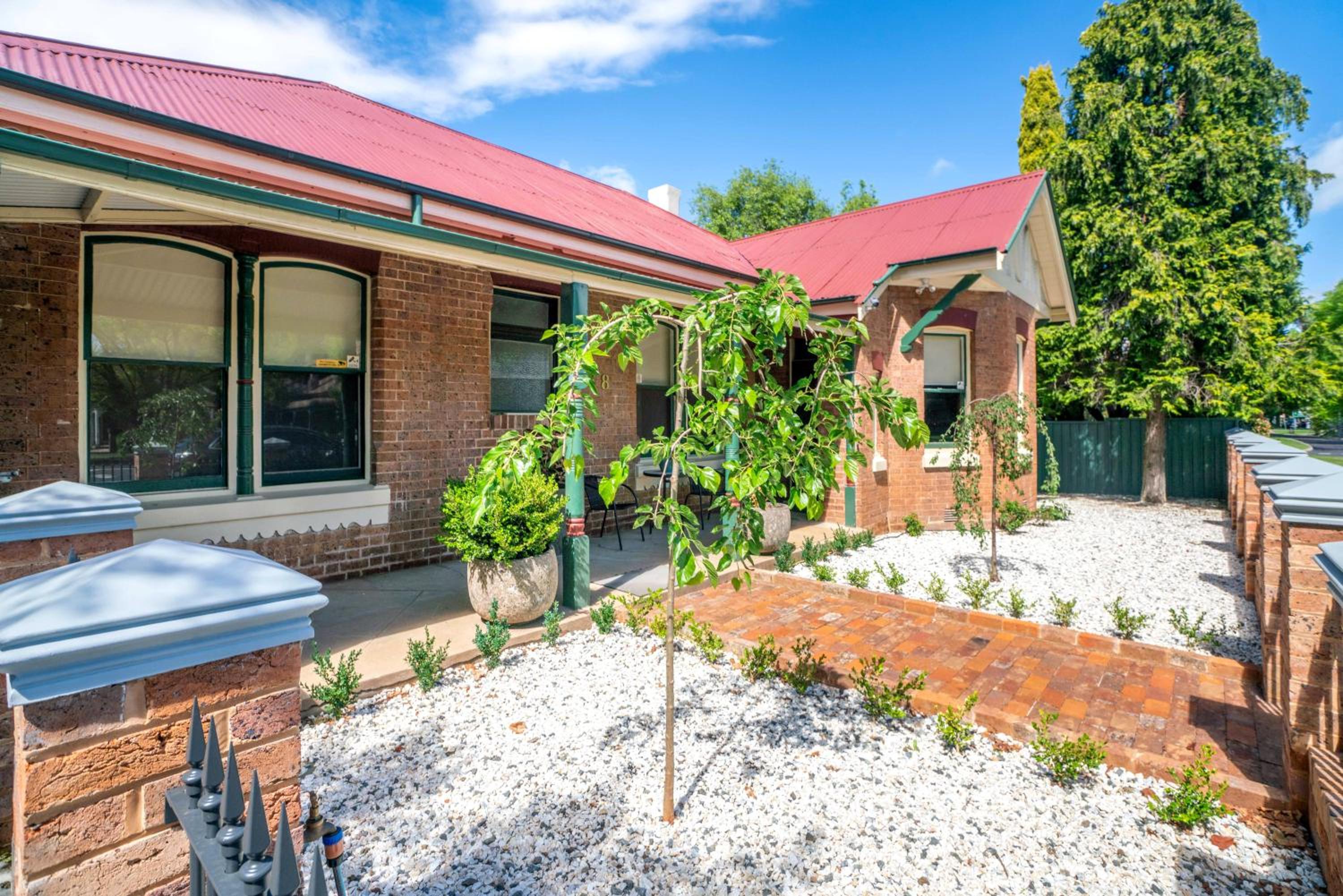 King & Queen Bed - Apartment on Summer Near Cook Park - CBD