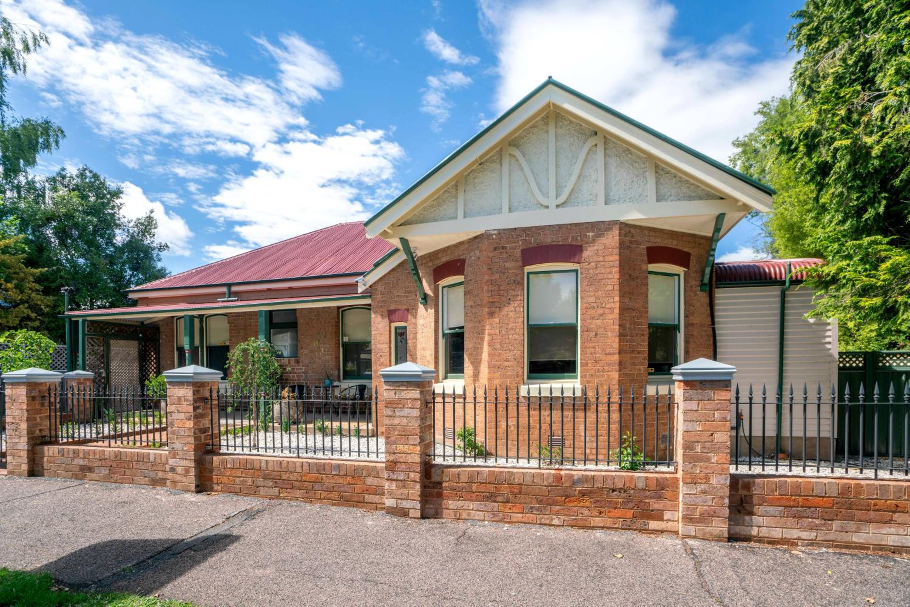 King & Queen Bed - Apartment on Summer Near Cook Park - CBD