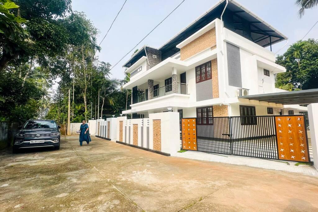 Elegant RiverView Villa view 5