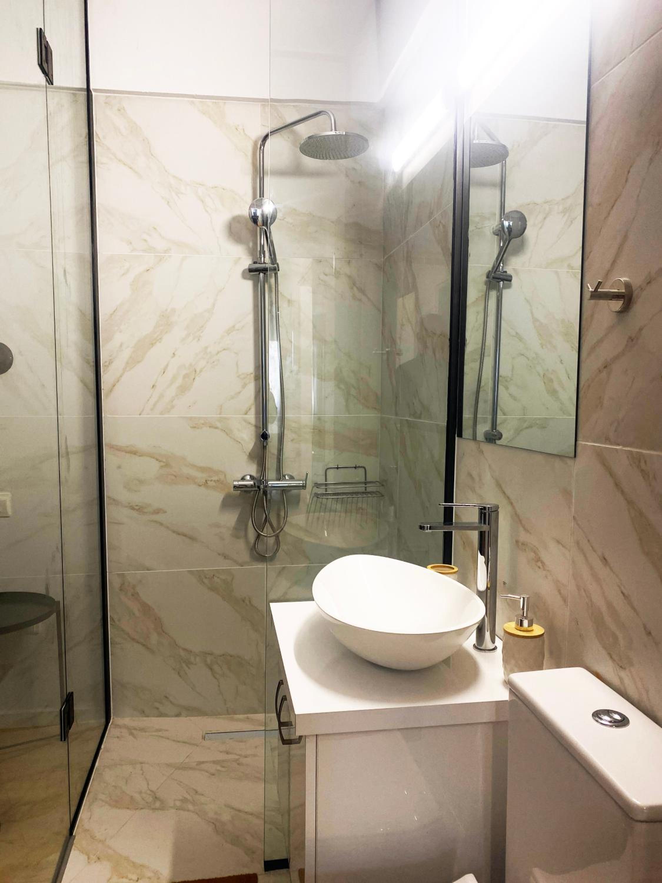 Luxury City Retreat- 2-Bedroom, 2-Bath Apartment