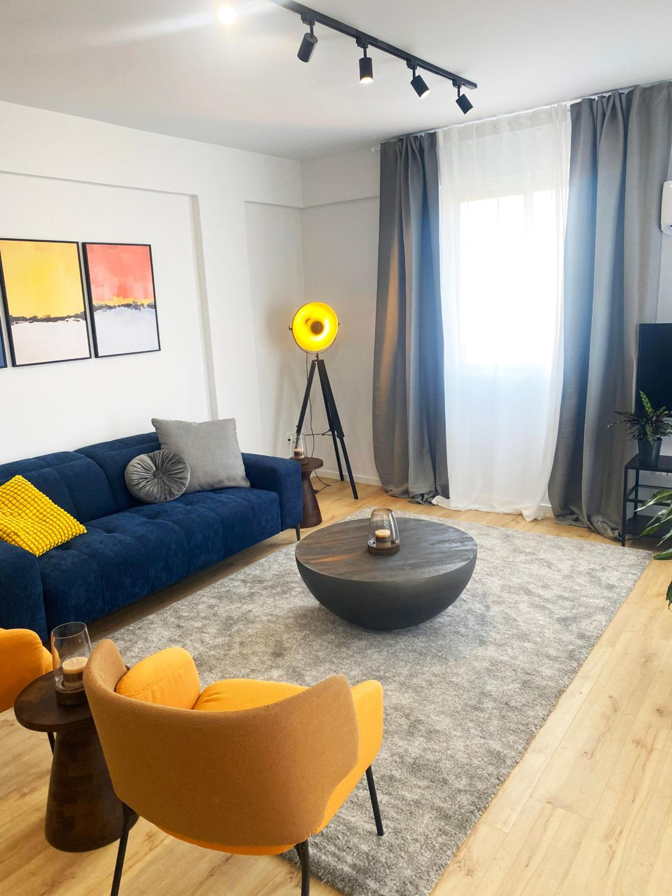 Luxury City Retreat- 2-Bedroom, 2-Bath Apartment