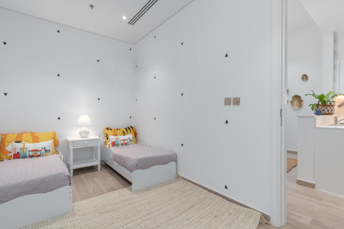 Luxe Getaways Royal Amwaj Palm Jumeirah Resort Apartment Holiday Home