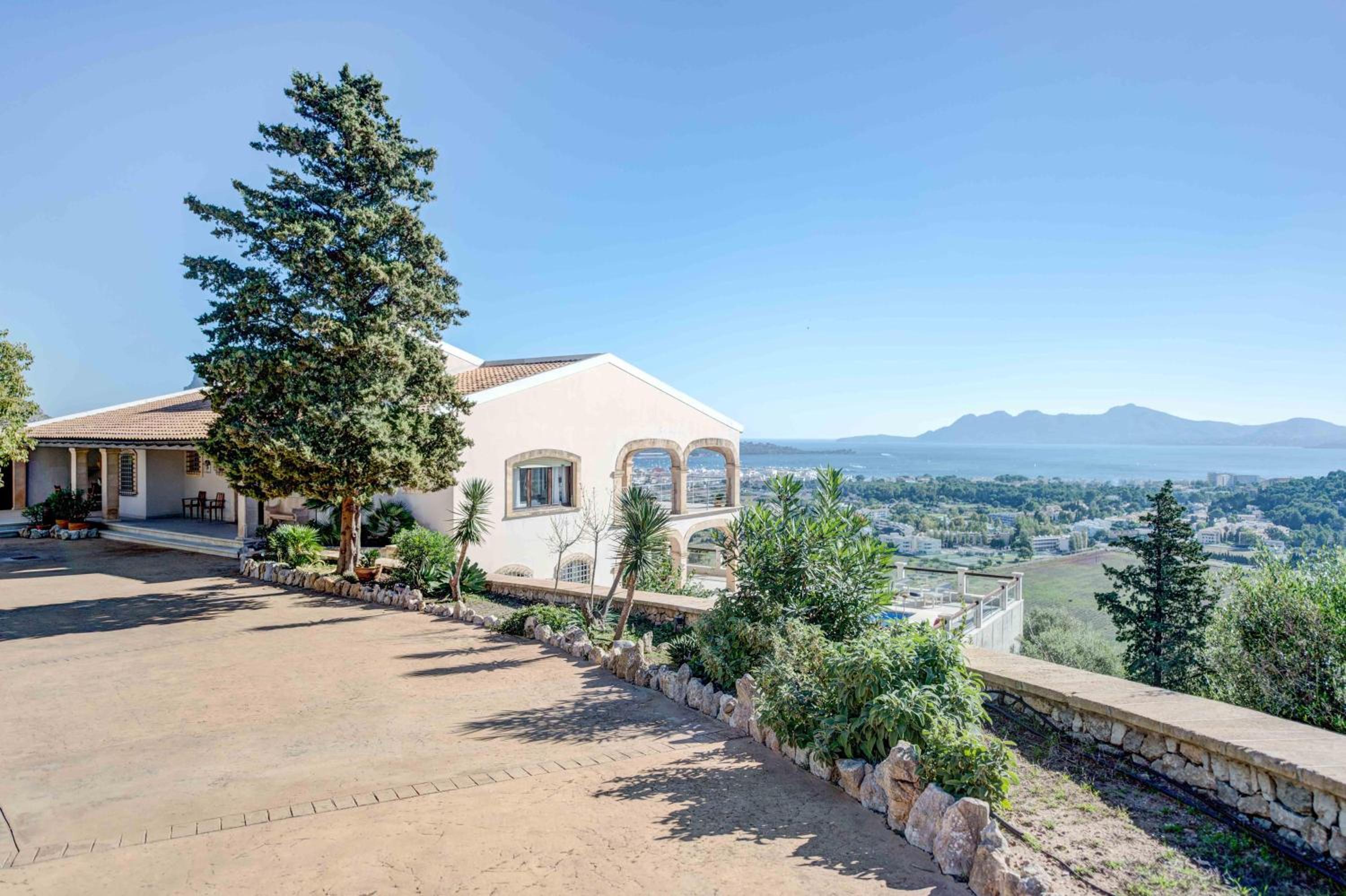 Exclusiva villa en Pollensa con vistas al mar