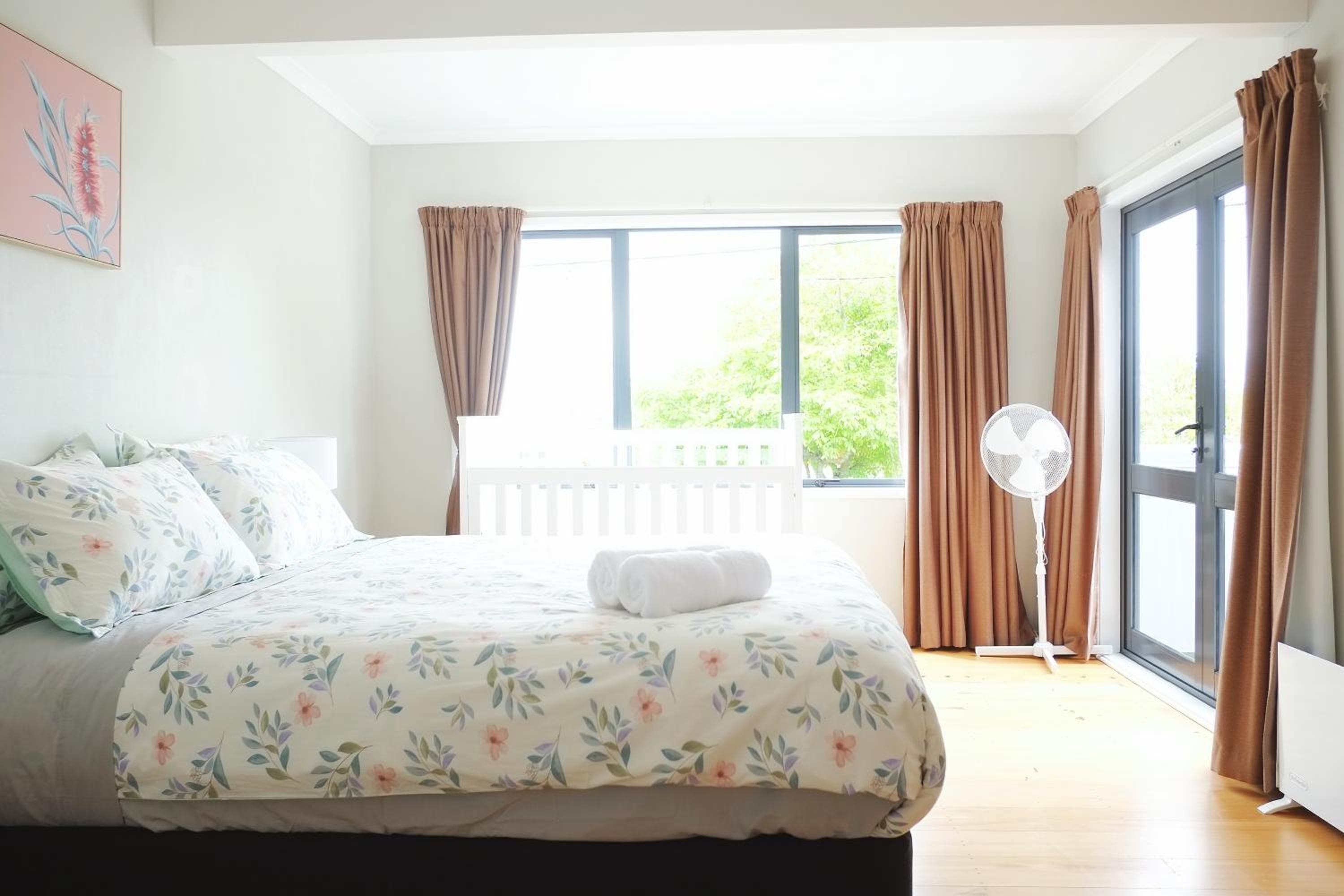 Rotorua 5 Bedrooms 3 bathroom family house view 5