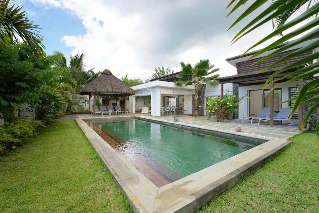 Luxurious Villa, 3 bedrooms - center of Grand Baie view 2