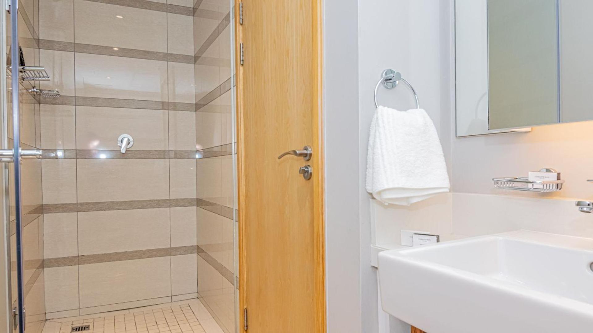 Pearls Sea Facing Studio - Self Catering view 2