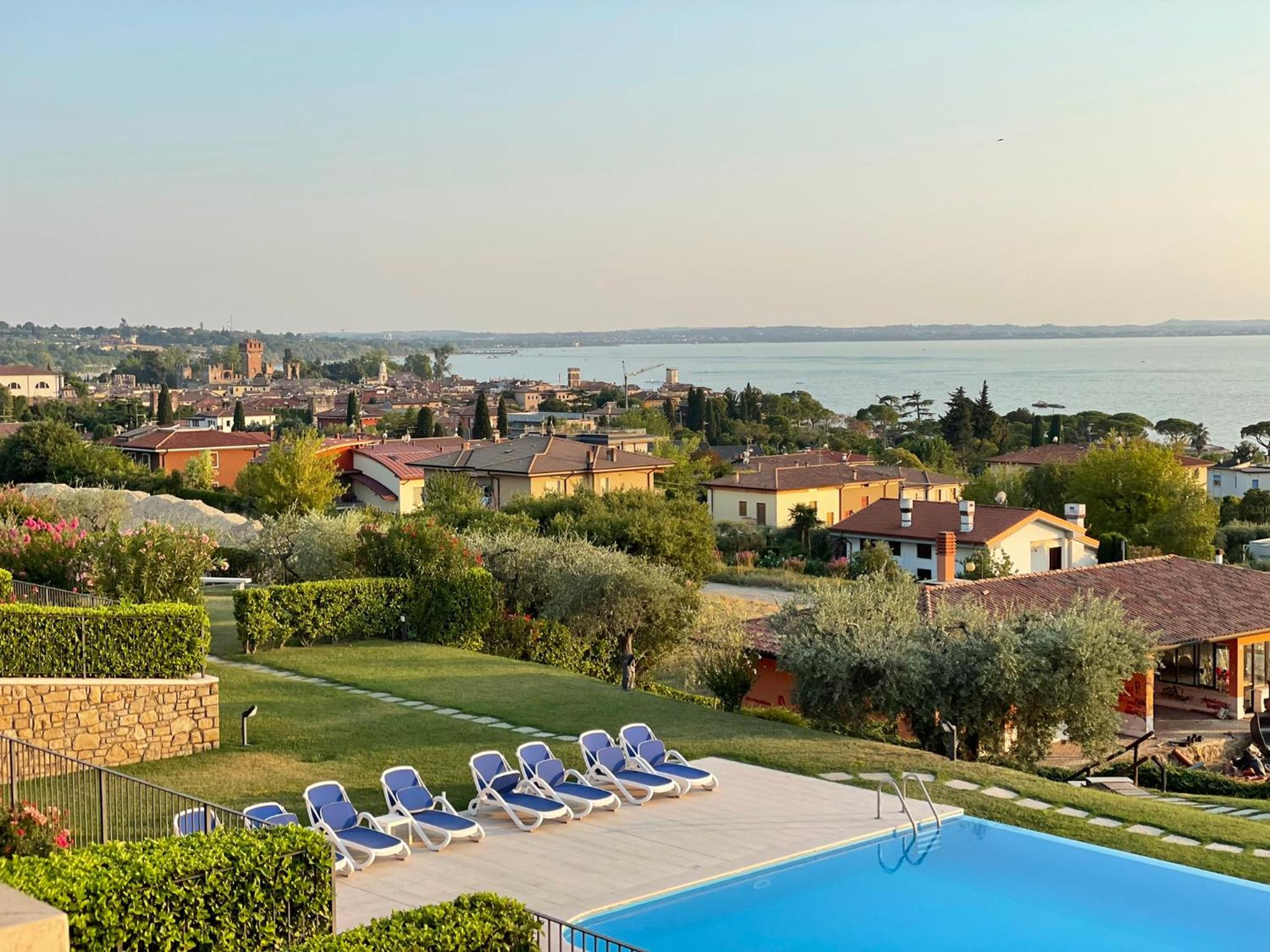 Ausblick Lazise Gardasee - Ferienhaus mit Seeblick, Infinity Pool, Garten und Garage view 5
