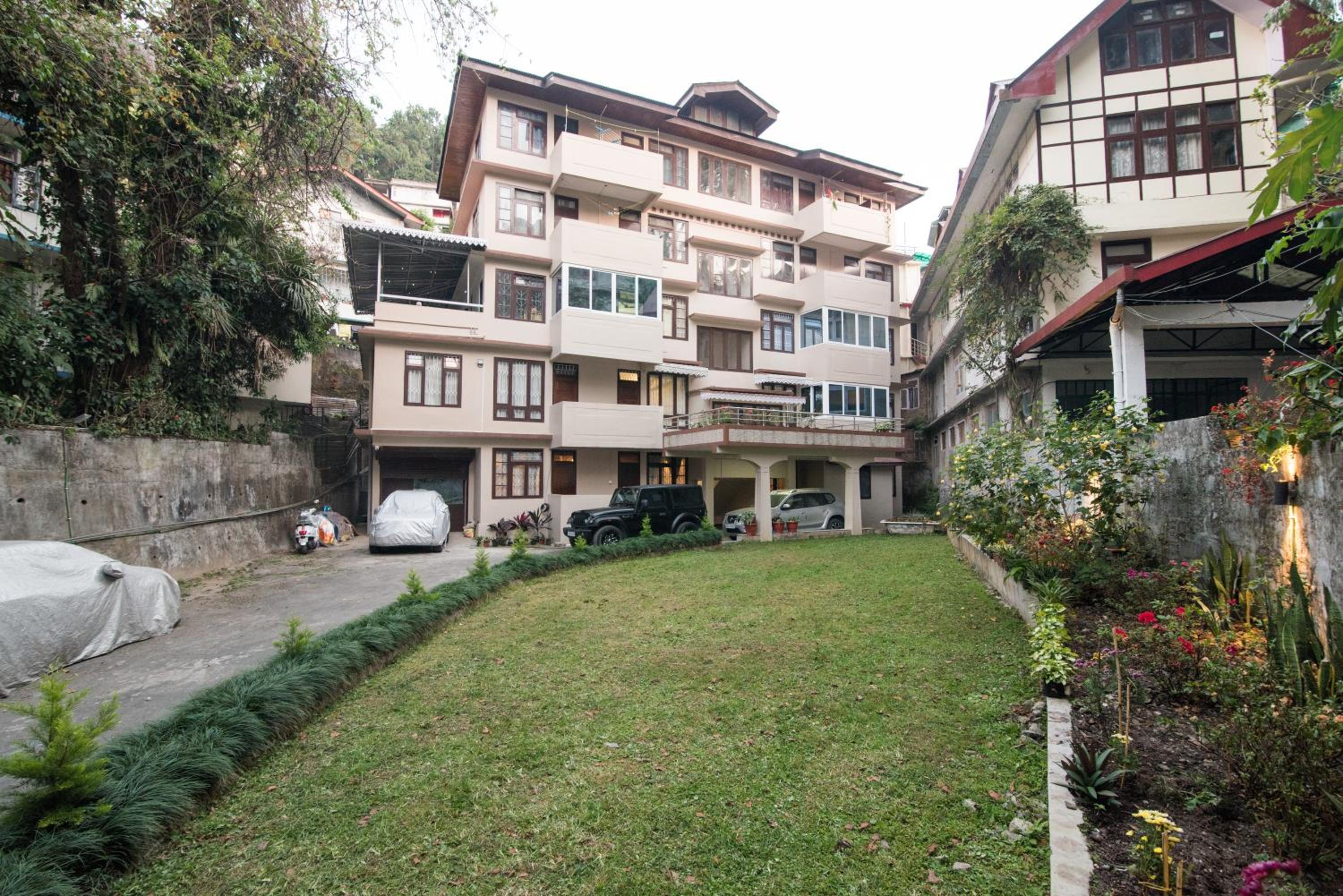 Madhuban Service Apt