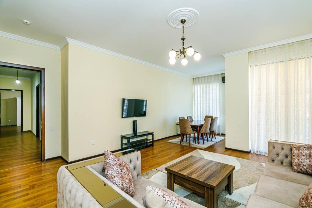 Baku Apartment K50