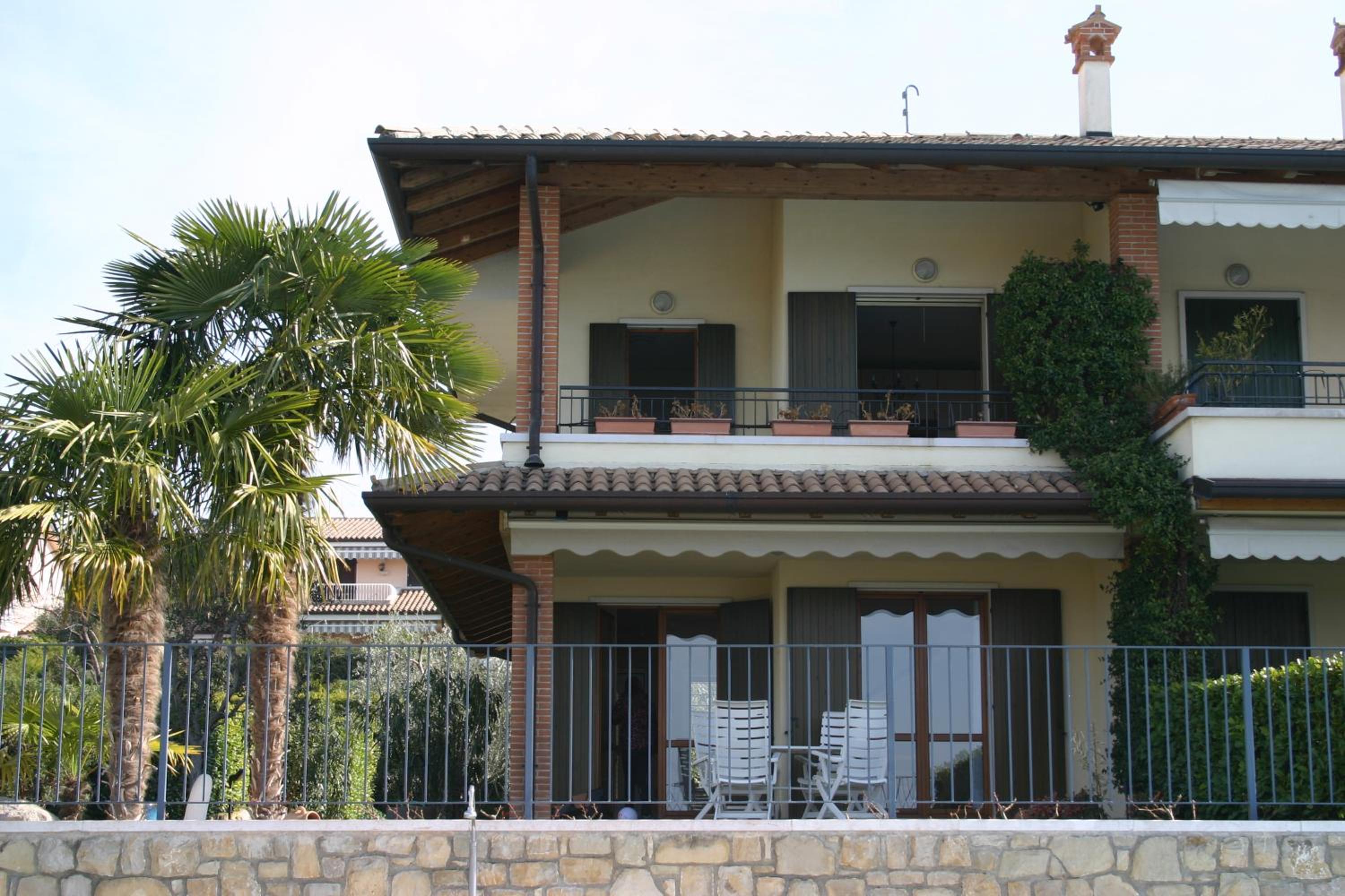 Ausblick Lazise Gardasee - Ferienhaus mit Seeblick, Infinity Pool, Garten und Garage view 3