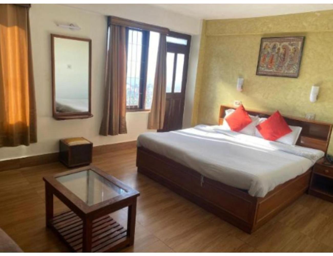 Hotel Woodland, Shimla view 3