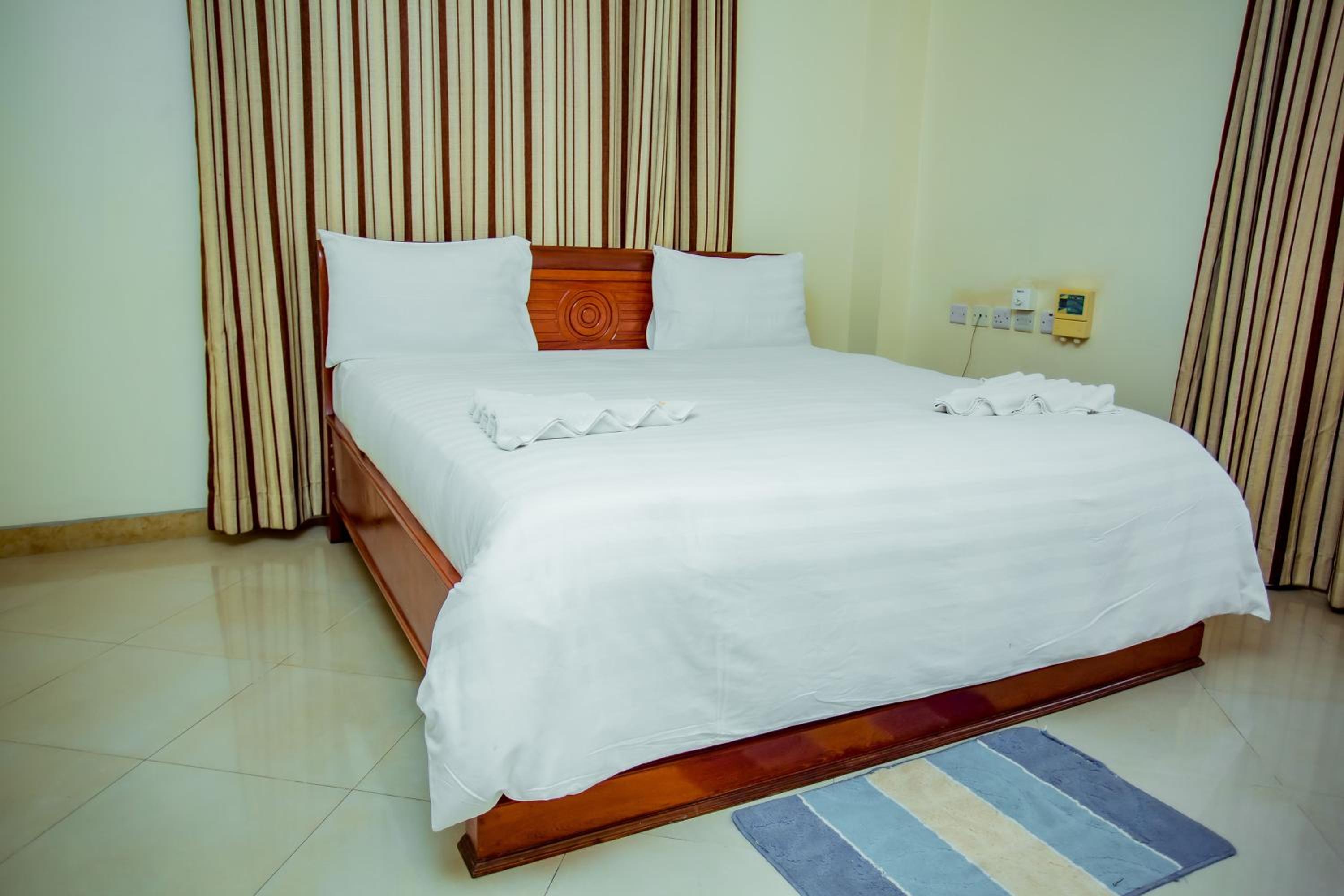 Silver Paradise Hotel