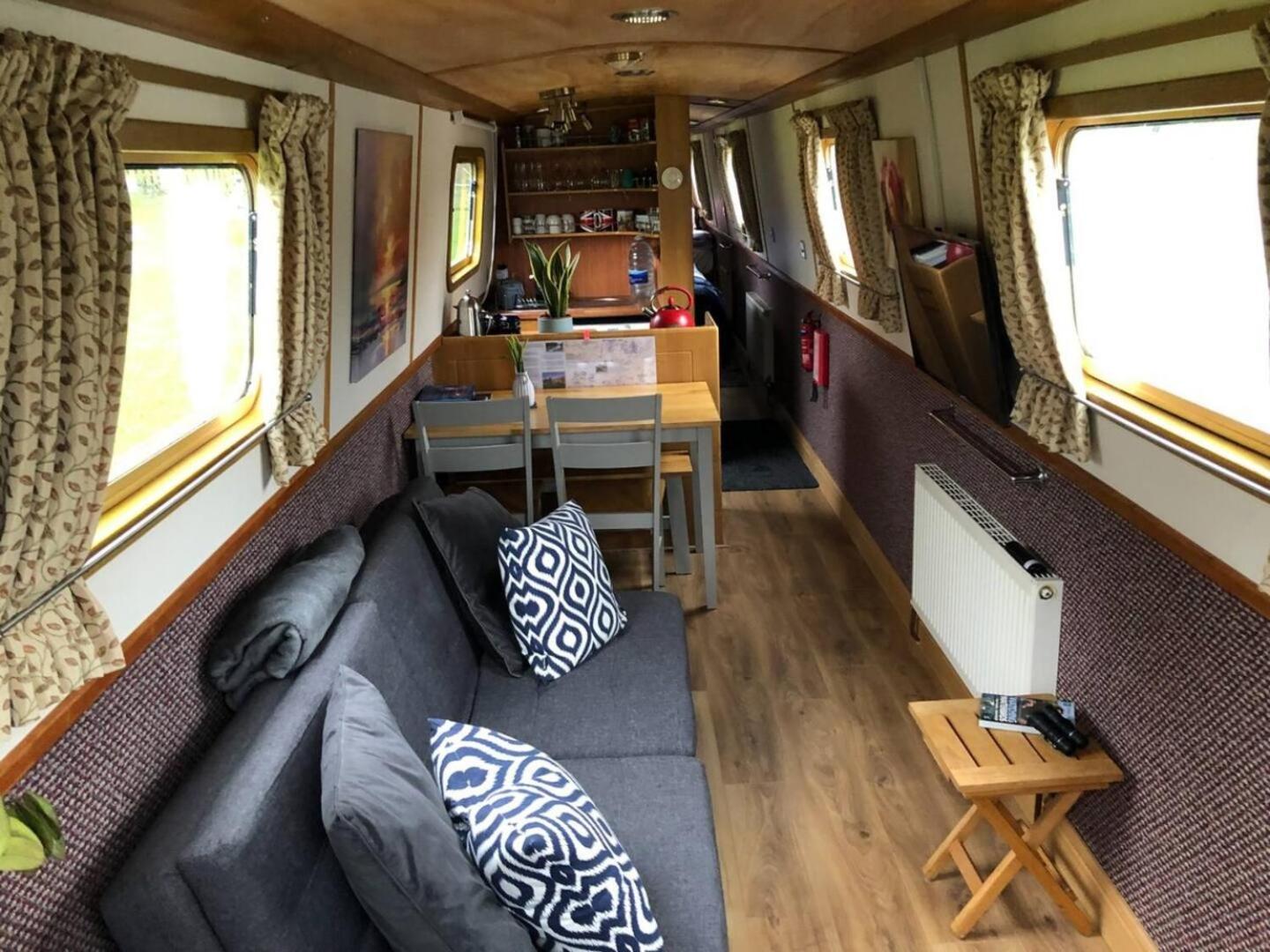 Cambridge Narrowboats - Beautiful Narrowboat Glyndwr