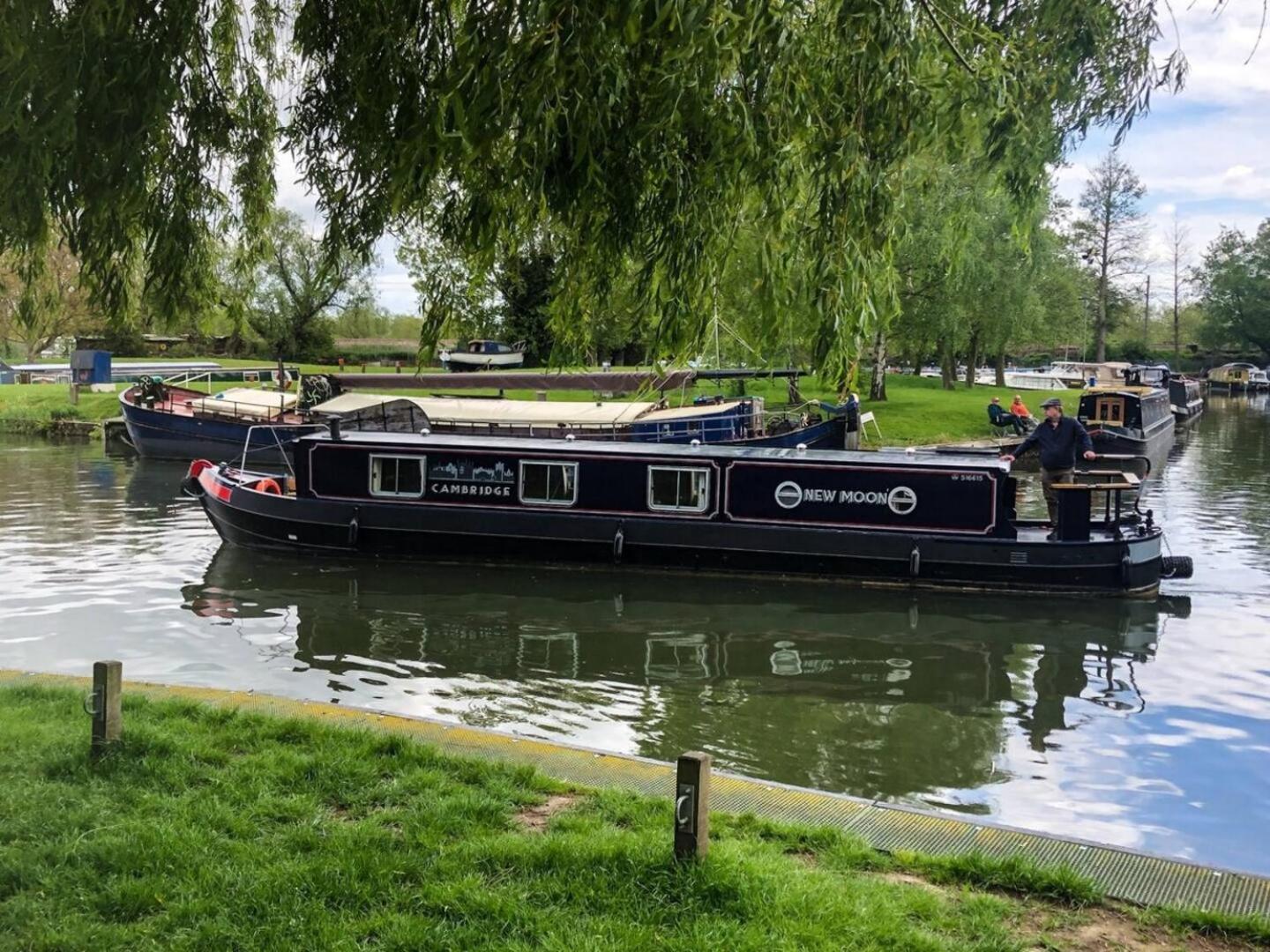 Cambridge Narrowboats - Beautiful New Moon Narrowboat