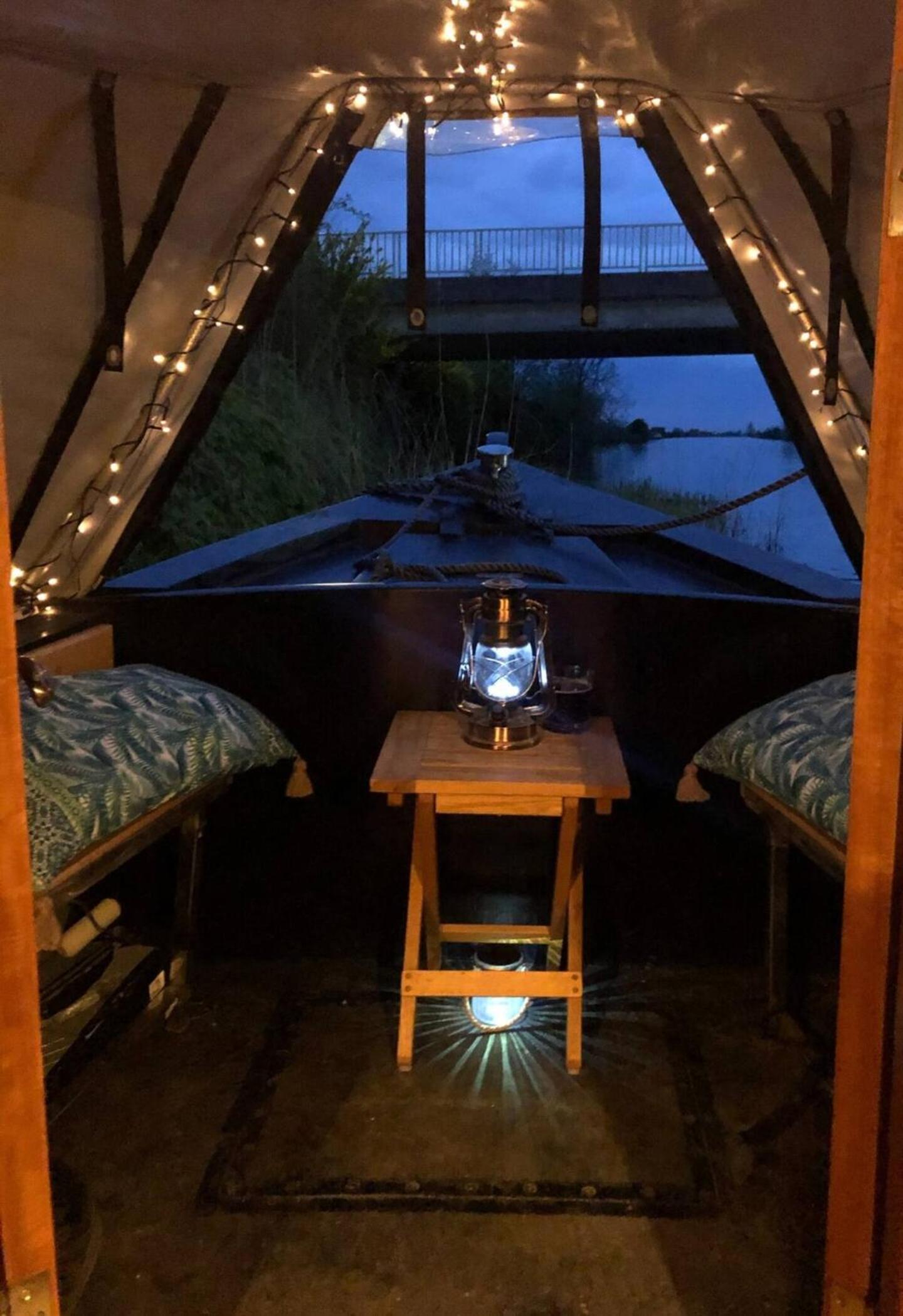 Cambridge Narrowboats - Beautiful New Moon Narrowboat