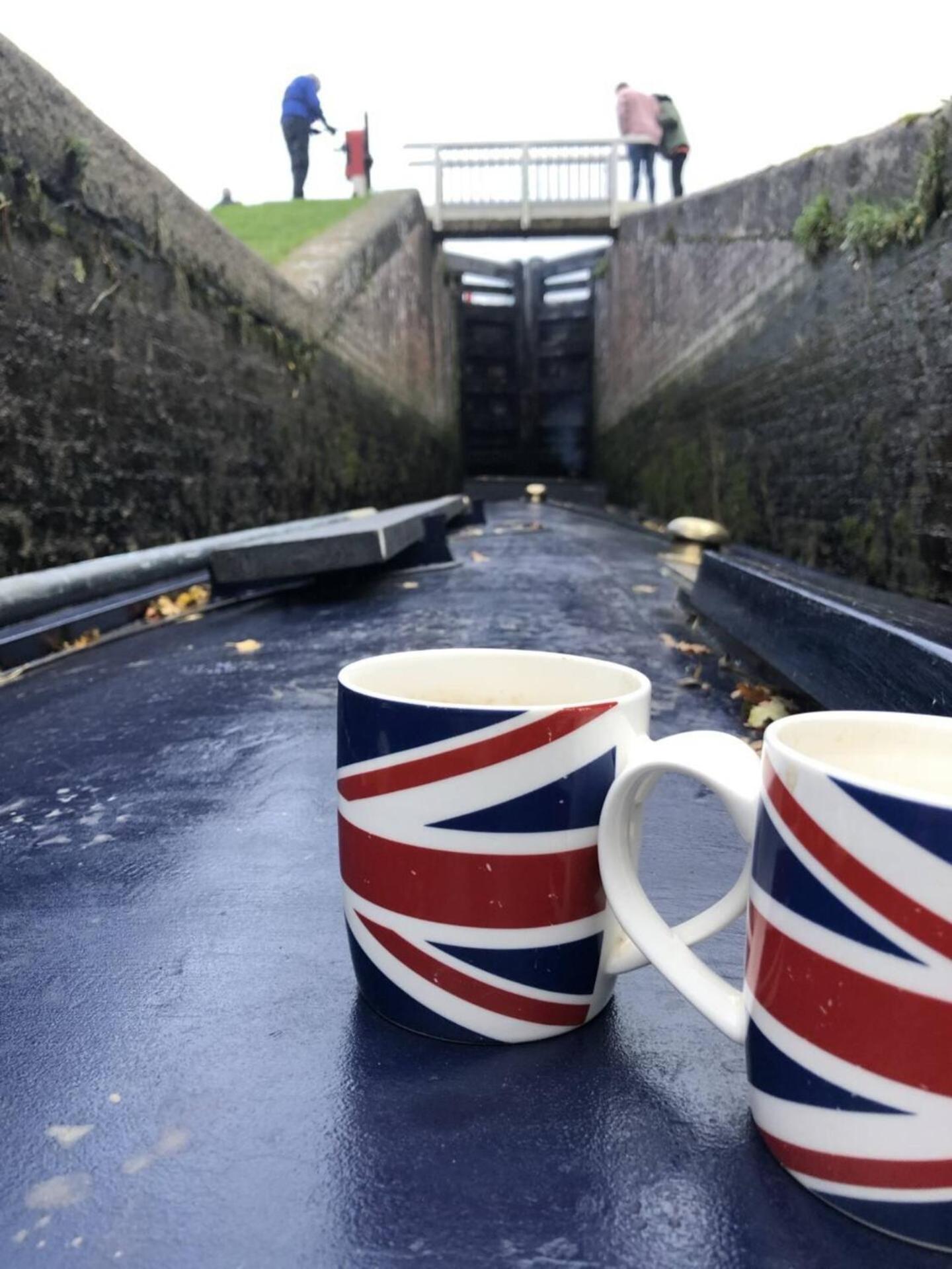 Cambridge Narrowboats - Beautiful New Moon Narrowboat