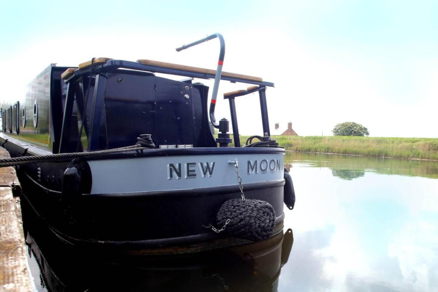 Cambridge Narrowboats - Beautiful New Moon Narrowboat