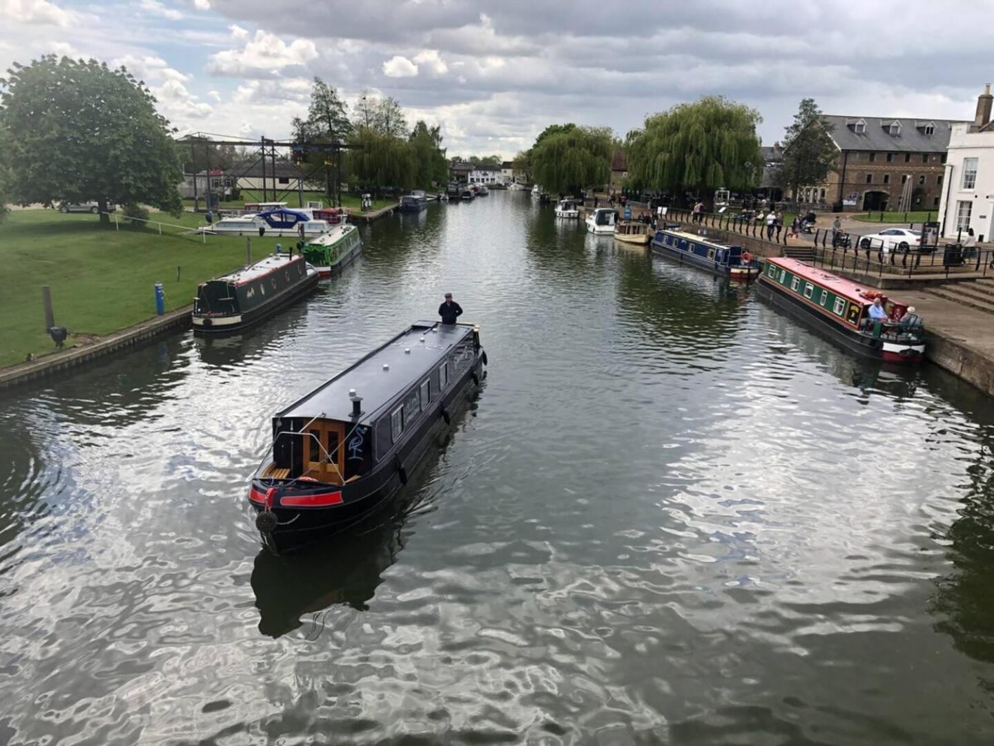 Cambridge Narrowboats - Beautiful New Moon Narrowboat