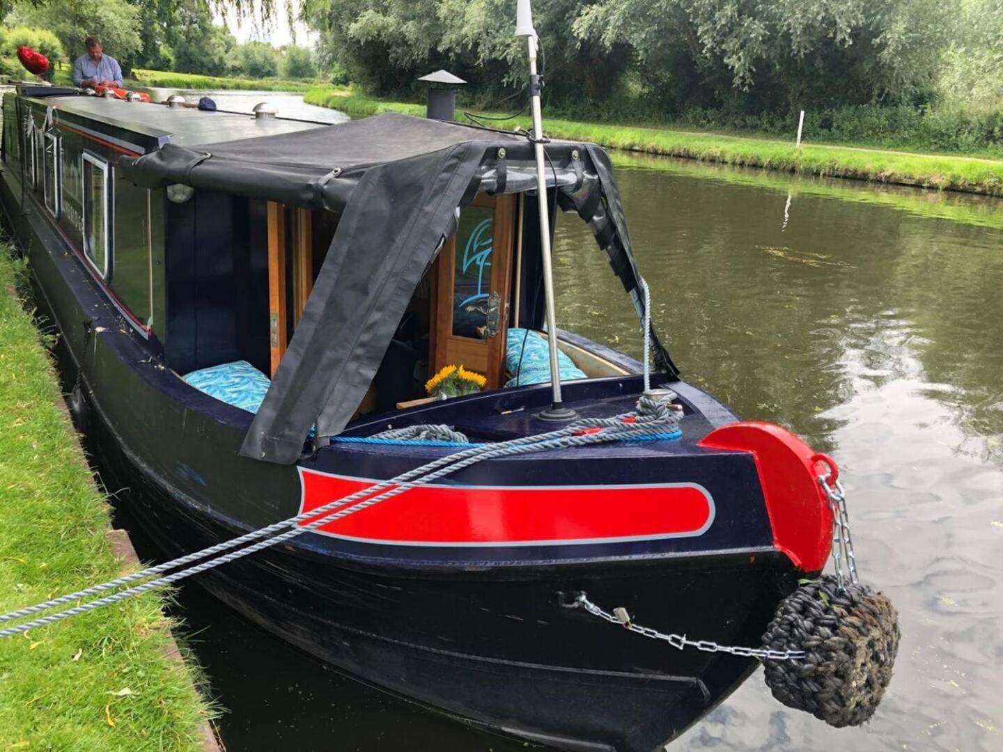 Cambridge Narrowboats - Beautiful New Moon Narrowboat