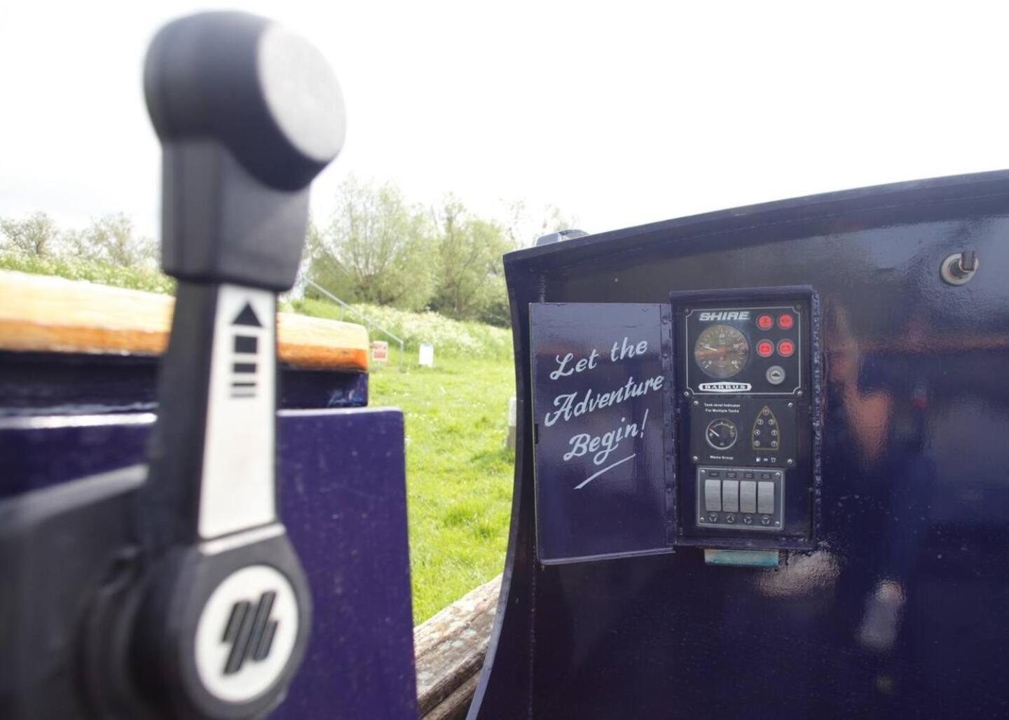 Cambridge Narrowboats - Beautiful New Moon Narrowboat