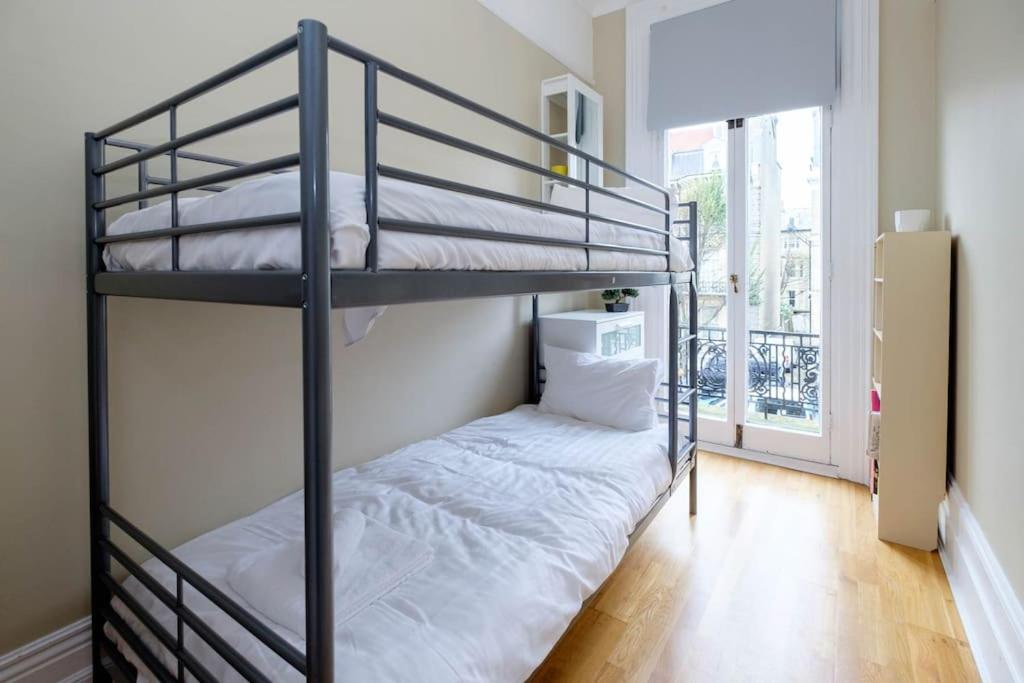 Stunning First Avenue balcony flat moments from the beach!