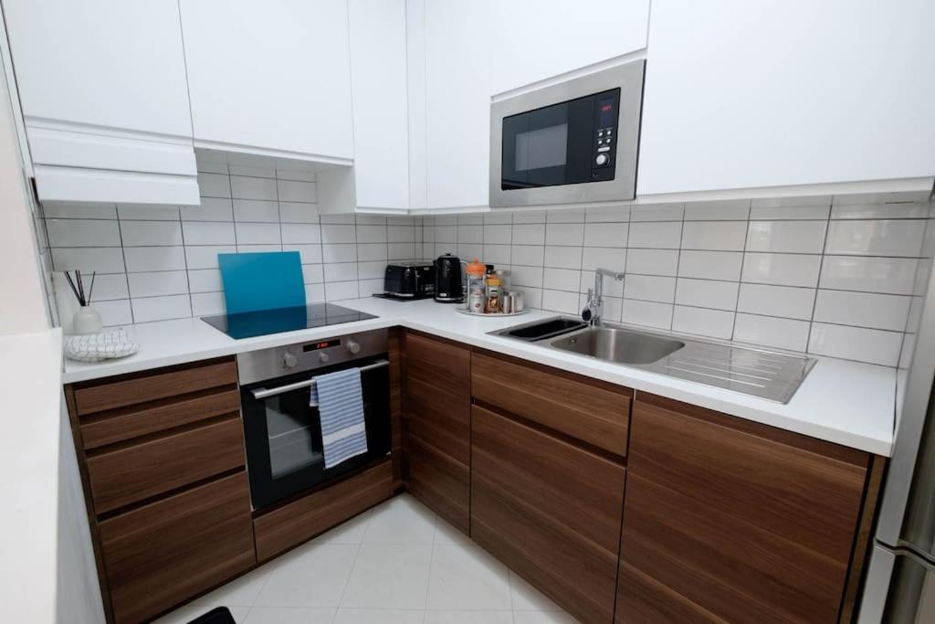 Stunning First Avenue balcony flat moments from the beach!