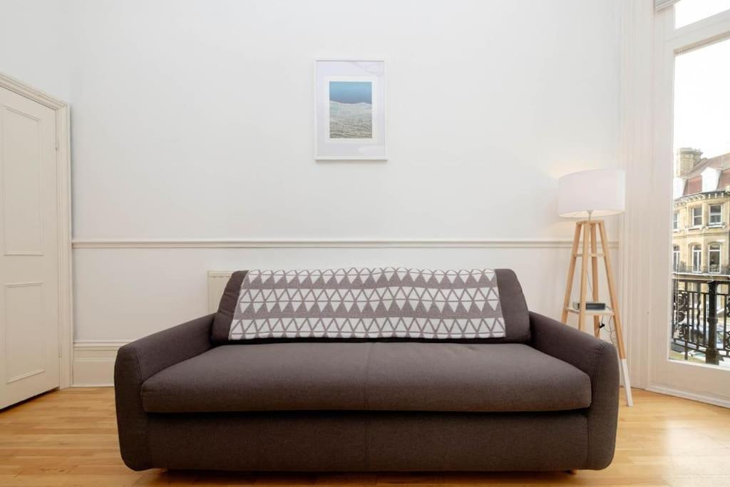 Stunning First Avenue balcony flat moments from the beach!