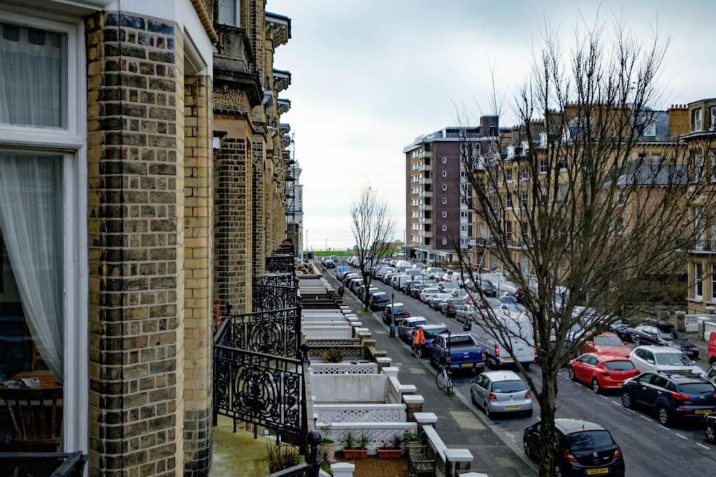 Stunning First Avenue balcony flat moments from the beach!