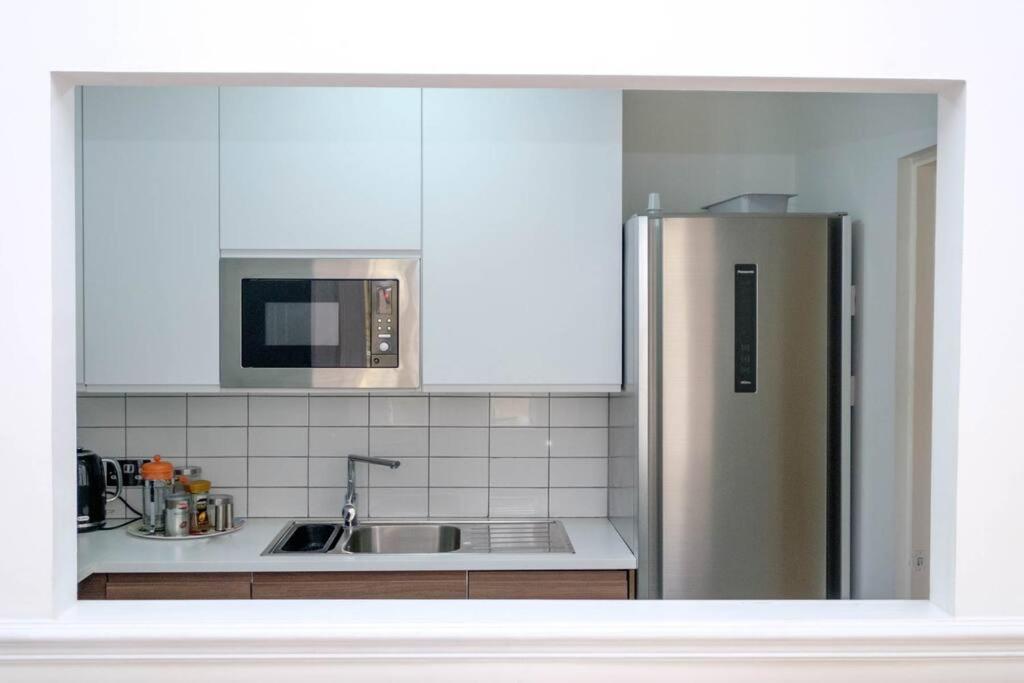 Stunning First Avenue balcony flat moments from the beach!