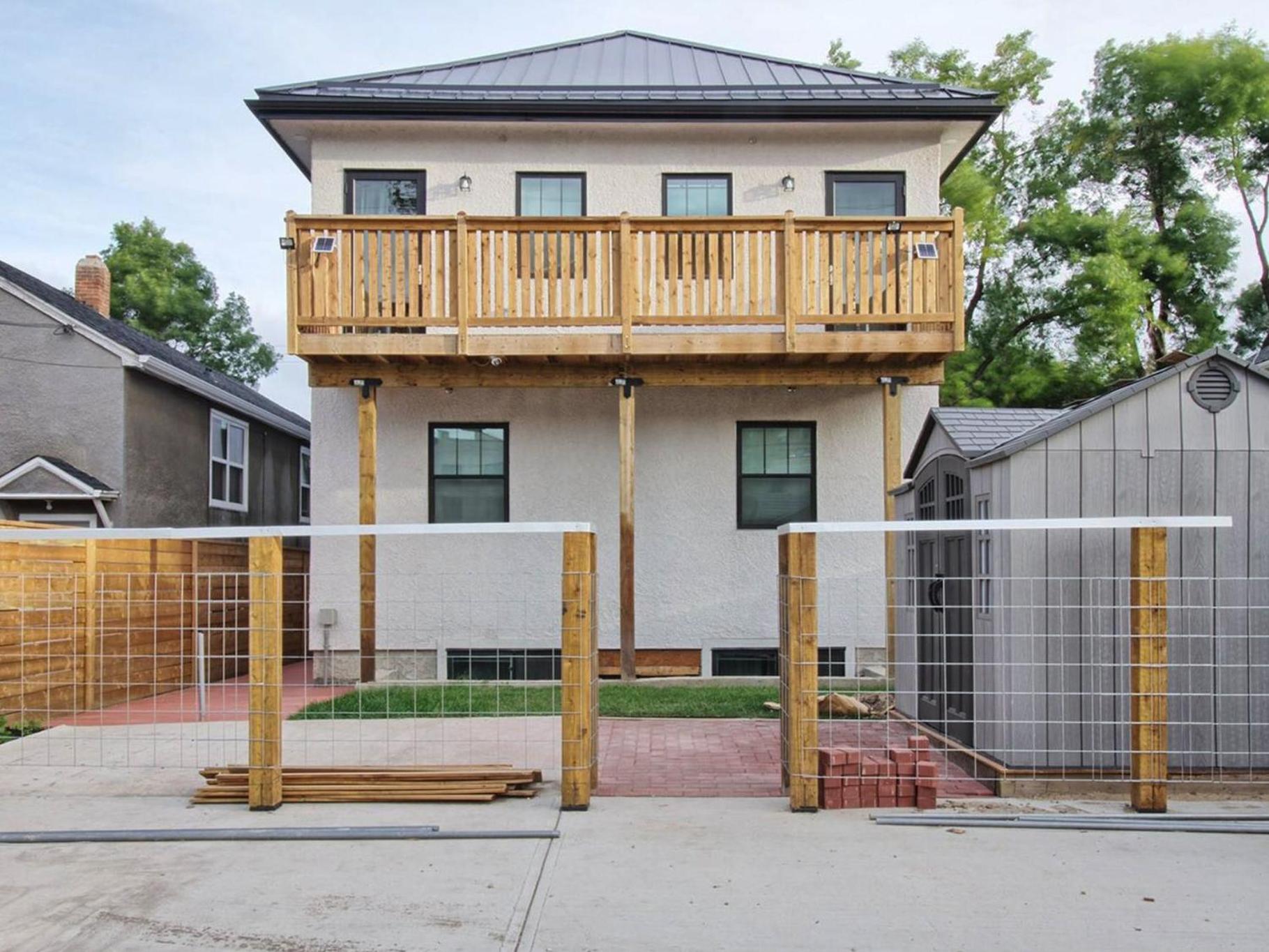 Calming 1bedroom Units With Balcony And City View
