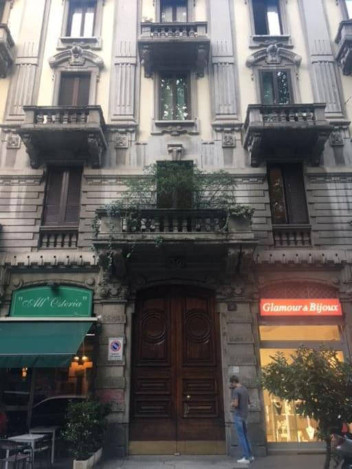 Apartment with terrace in central Milan