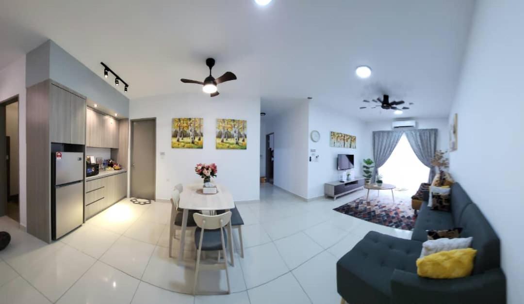 RHR Deluxe GuestHouse Kinarut Papar Sabah - Mountain View photo 1