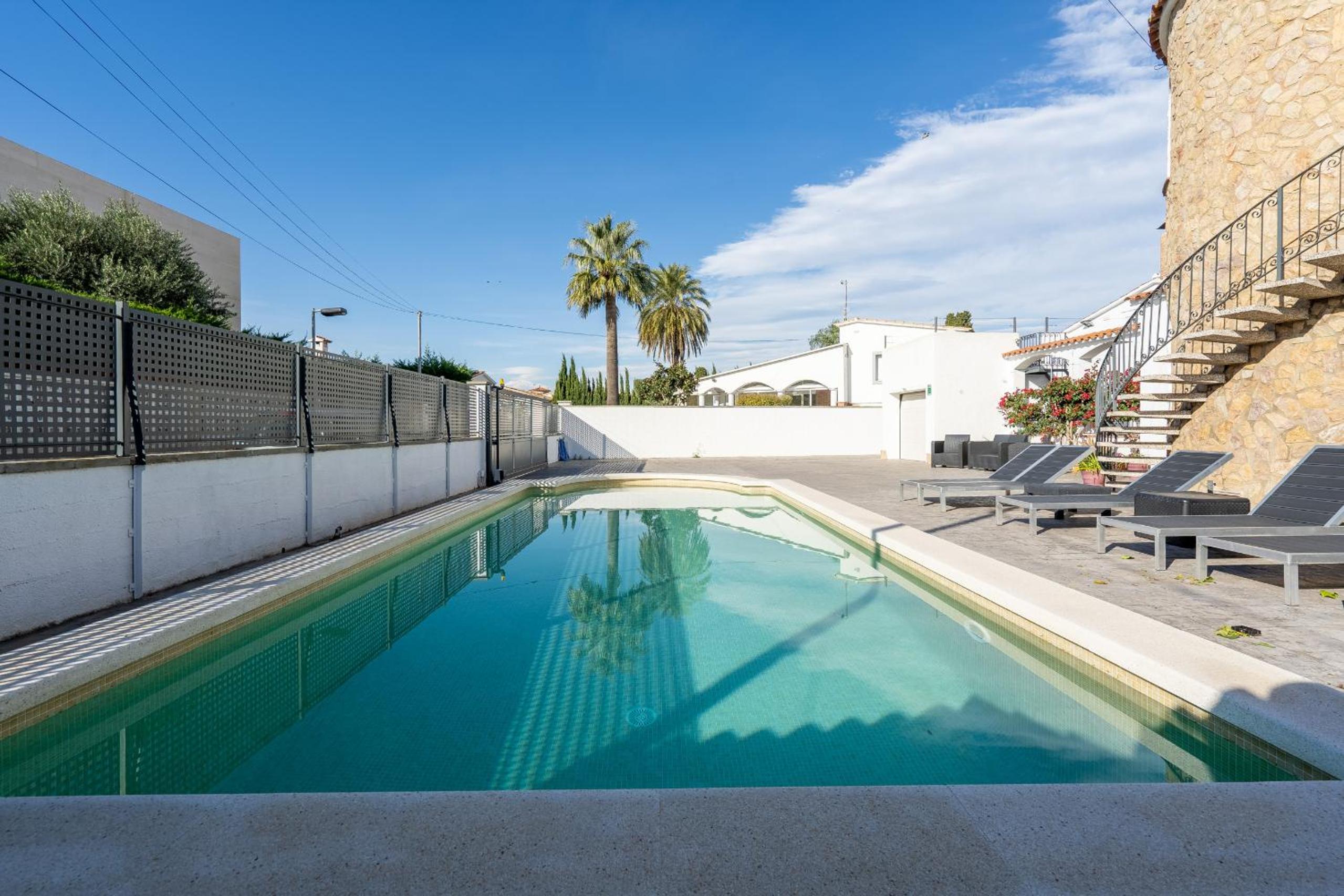 WELCS CASA 111 EMP con piscina privada y parking view 3