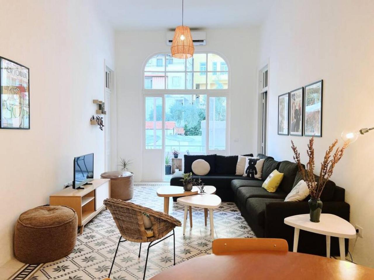 Vintage Apt 4BR Mar Mikhael view 2