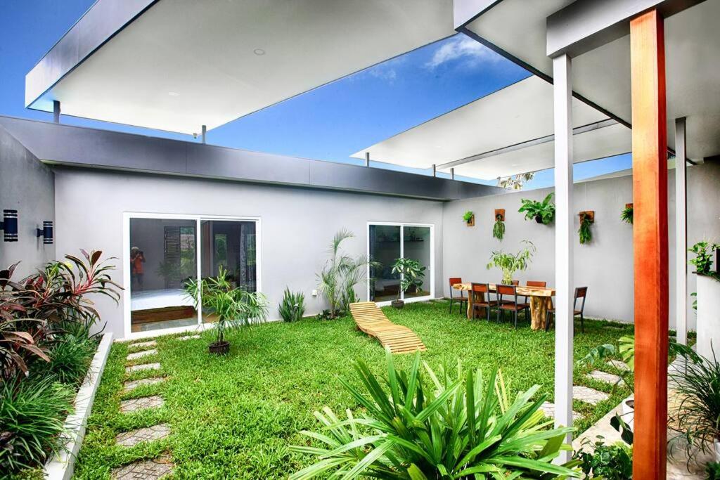 Beautiful Modern Garden Home view 4