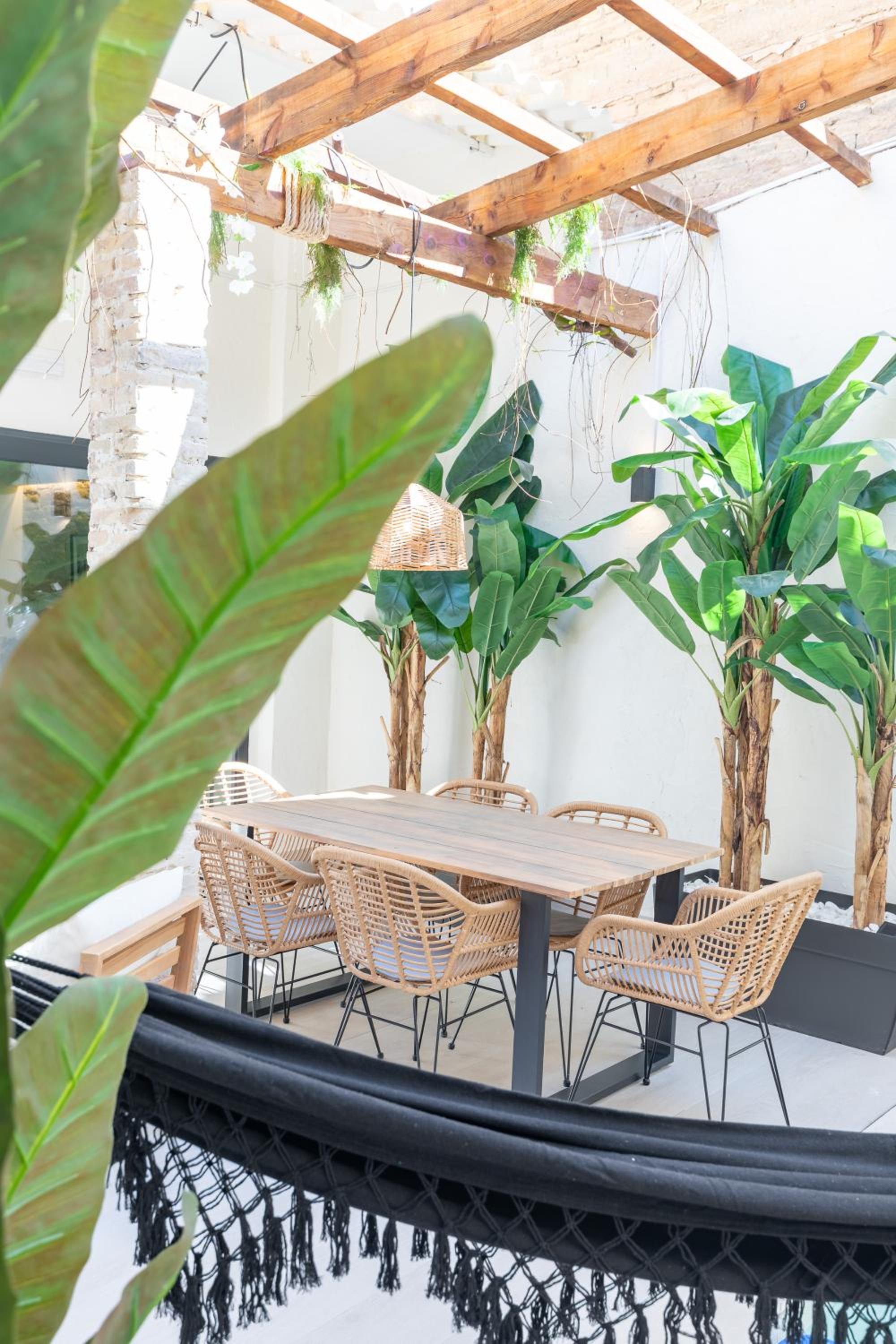 Apartamento con piscina y terraza