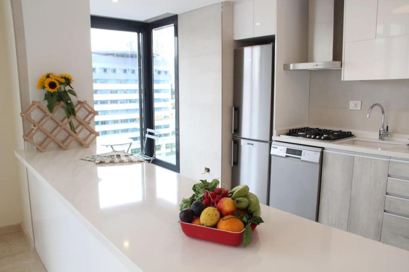 Modern 3 Bed 3 Bath Apt w Sea View