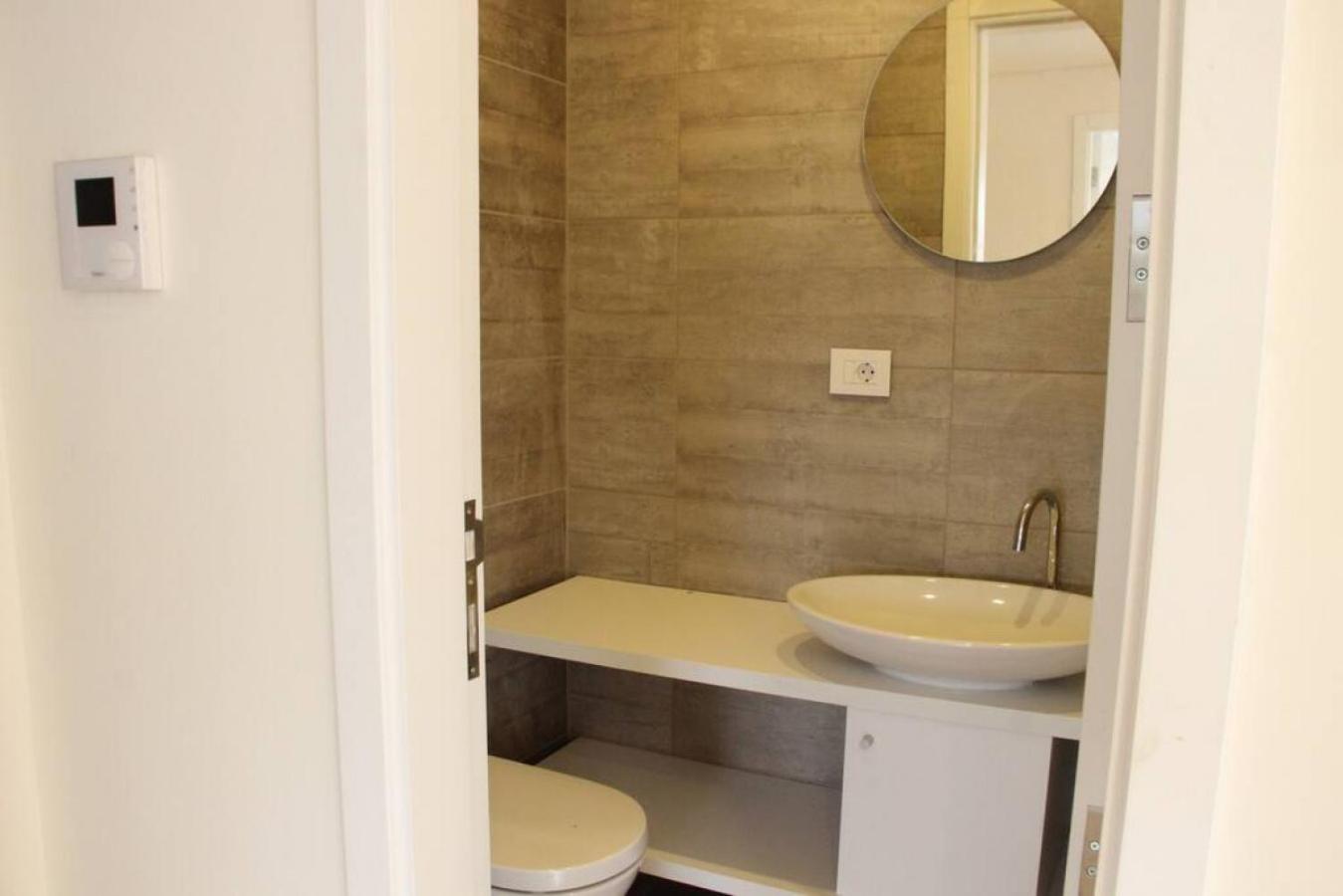Modern 3 Bed 3 Bath Apt w Sea View