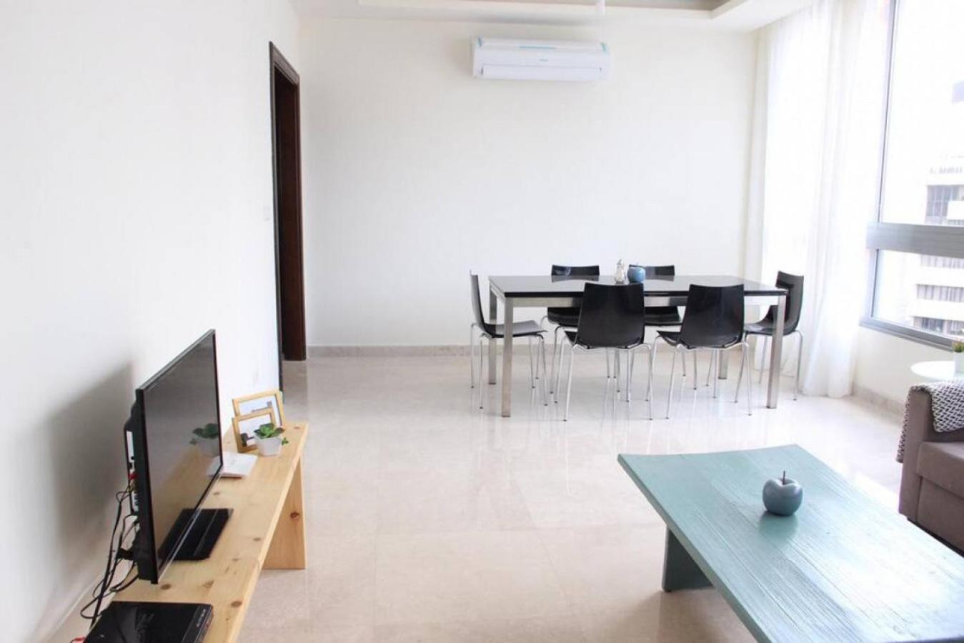 Modern 3BR Apt next to Hotel Dieu view 4