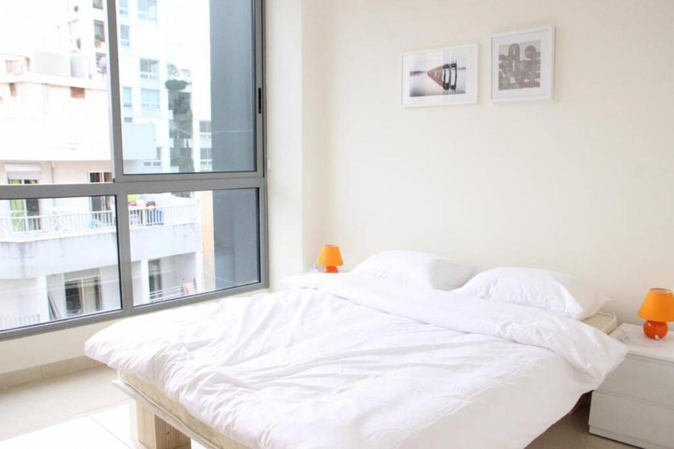 Modern 3BR Apt next to Hotel Dieu view 4