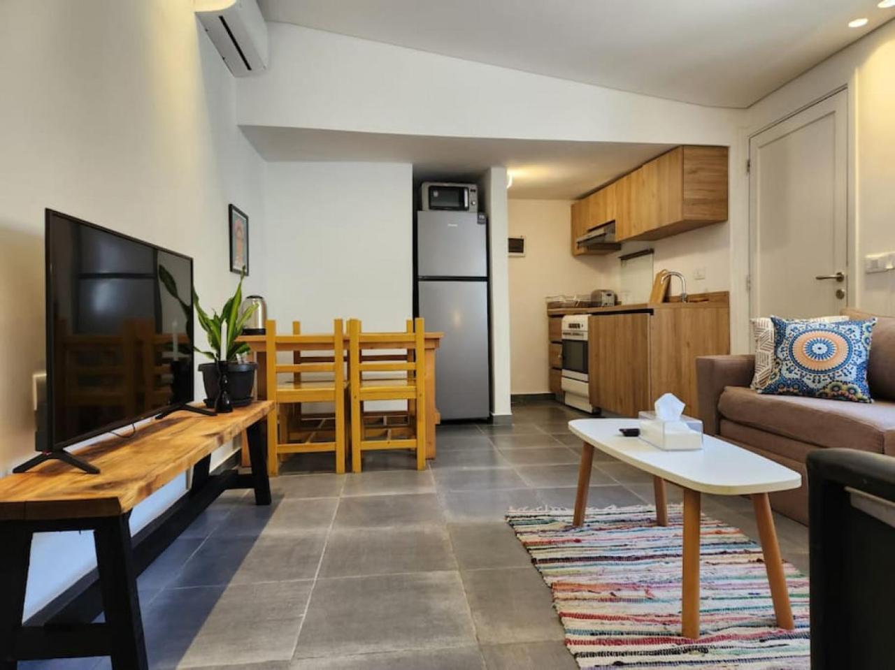 Railway House 2BR Apt w front yard view 5