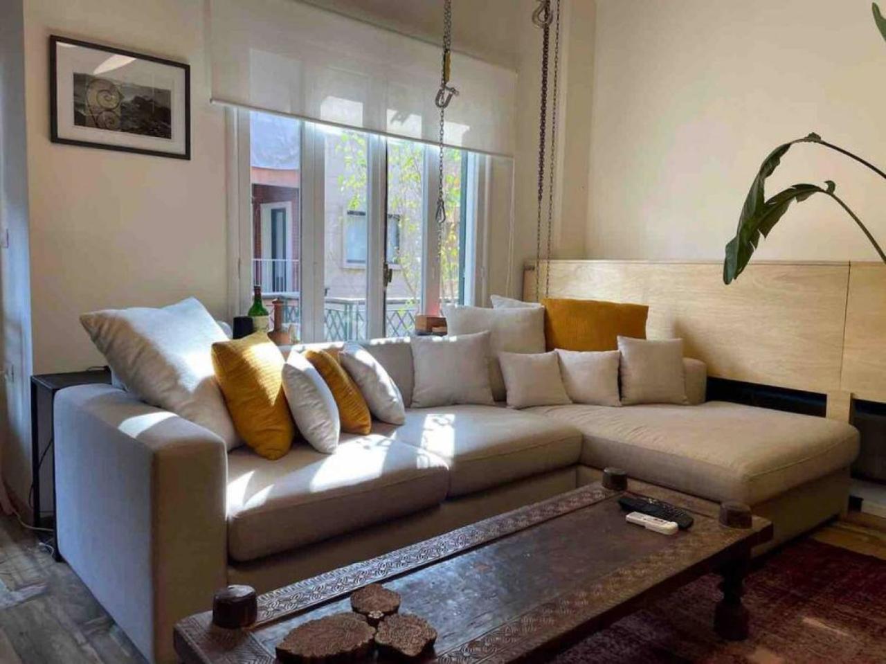 Designer 1BR apt in Gemmayze view 2