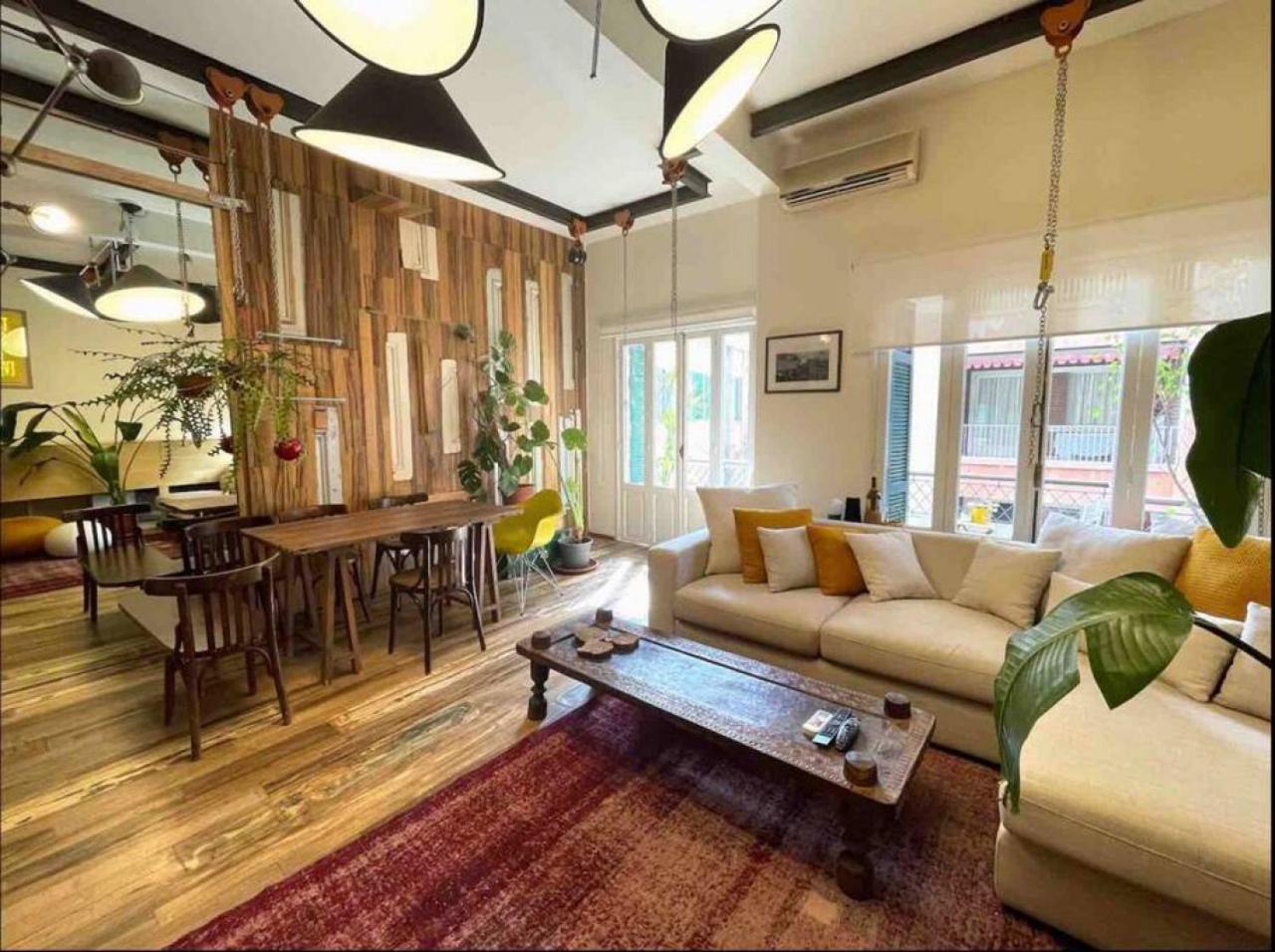 Designer 1BR apt in Gemmayze view 4