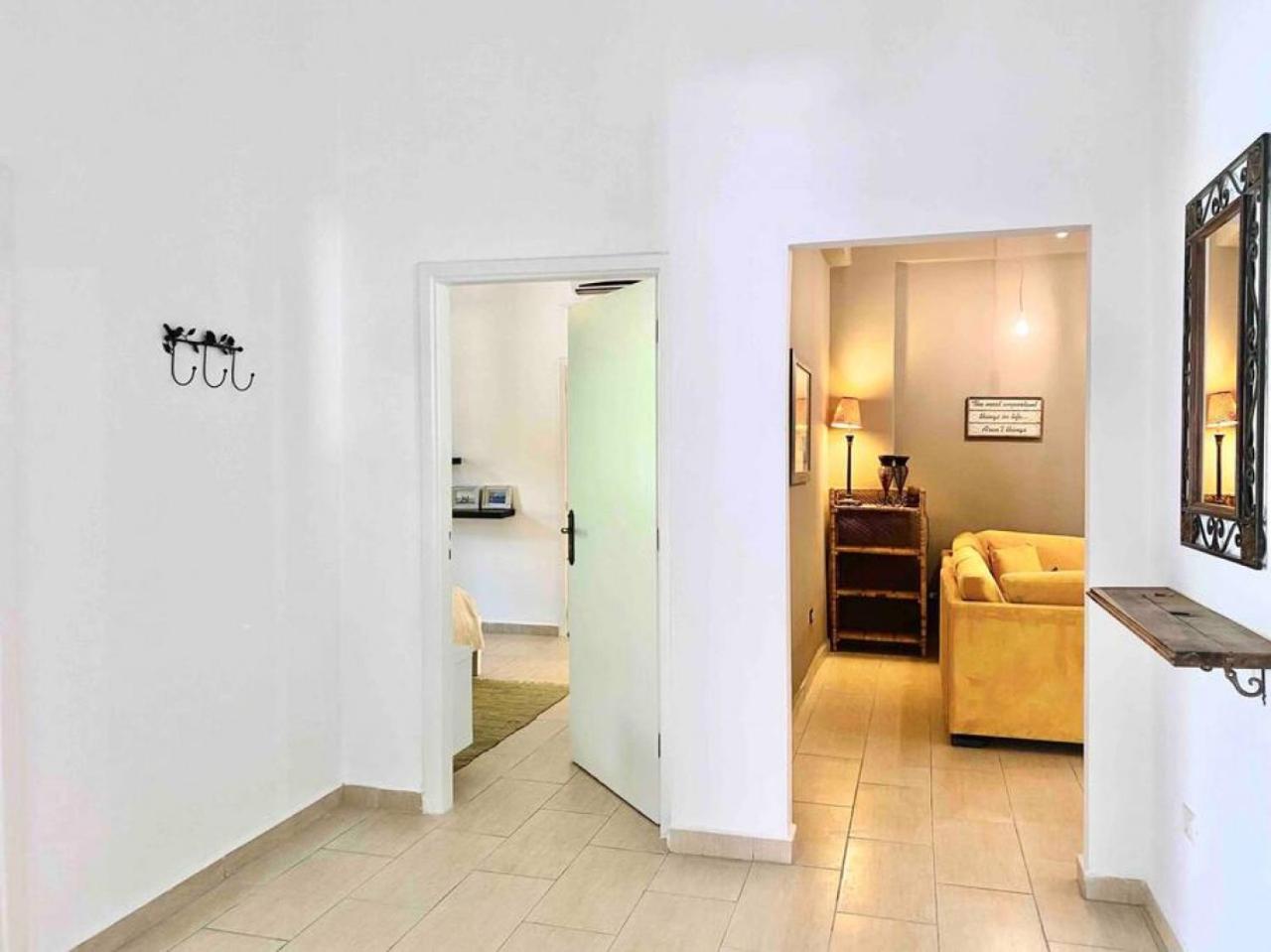 3BR on MM stairs with a quiet terrace view 3
